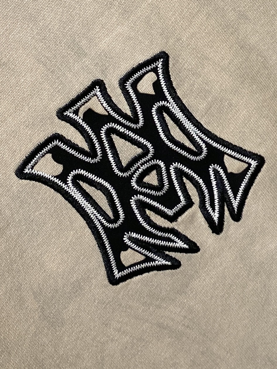 AMIRI、2026新品短袖T恤，帅气时尚，胸前精致刺绣图案logo，简约百搭款。面料棉 不仅挺括，保持