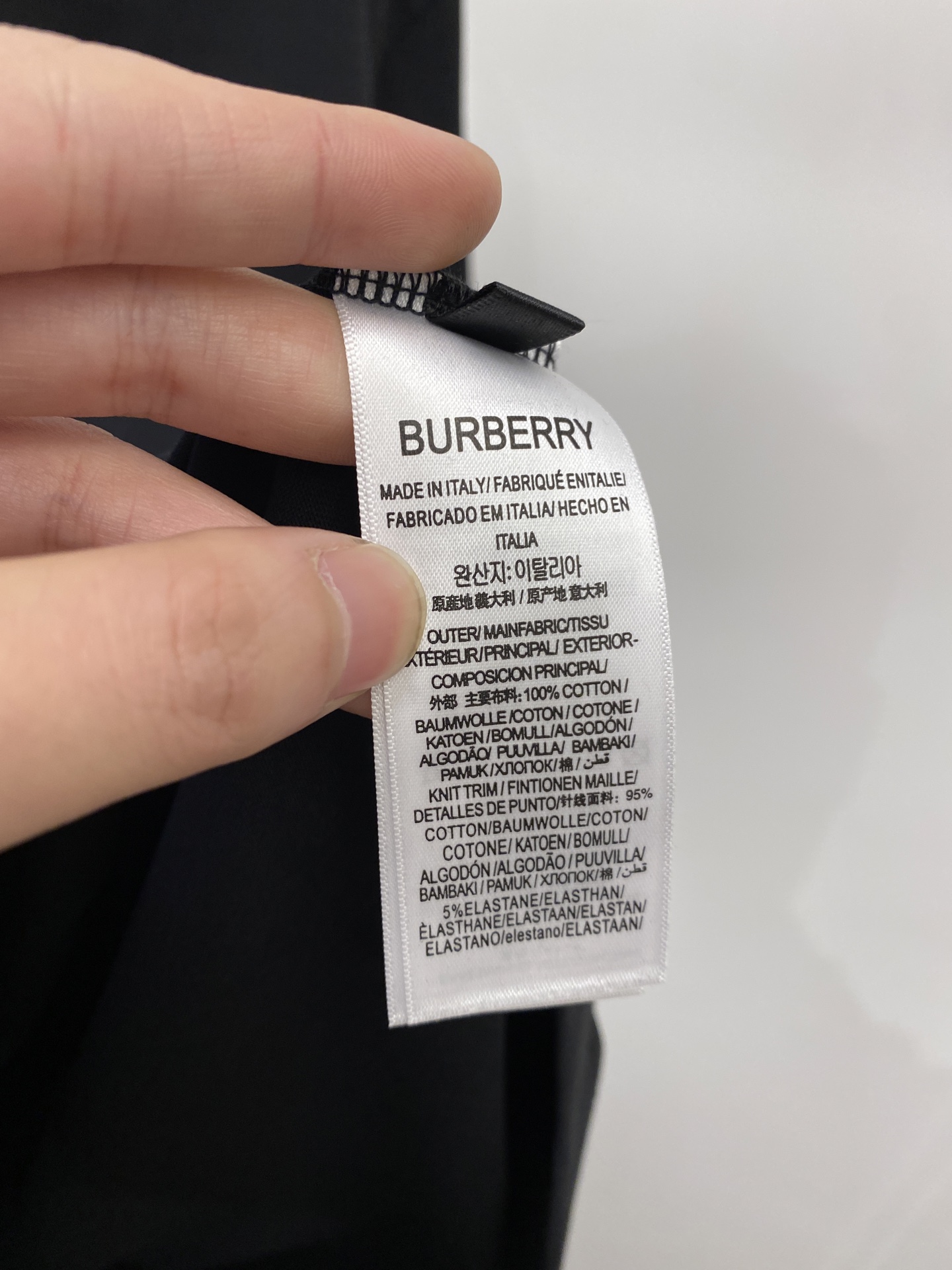 巴宝莉、2026新品短袖T恤，帅气时尚，胸前精致刺绣字母logo，简约百搭款。面料棉 不仅挺括，保持潮流