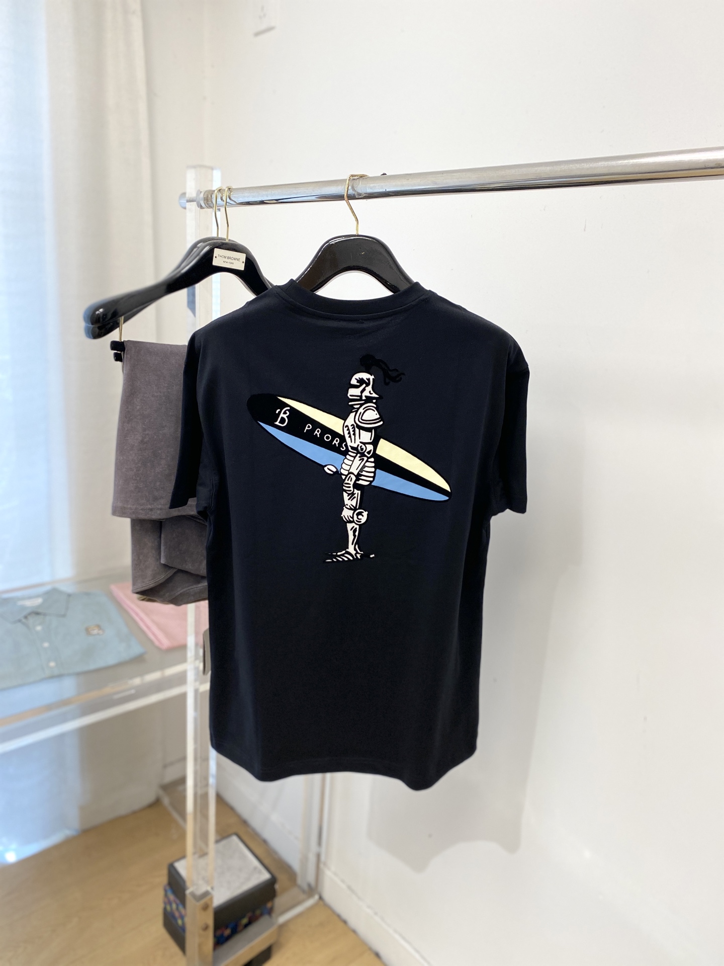 巴宝莉、2026新品短袖T恤，帅气时尚，胸前精致刺绣字母logo，简约百搭款。面料棉 不仅挺括，保持潮流