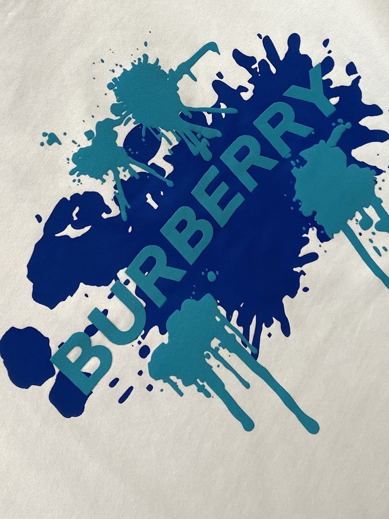 巴宝莉、2026新品短袖T恤，帅气时尚，胸前顶级印花图案字母logo，简约百搭款。面料棉 不仅挺括，保持