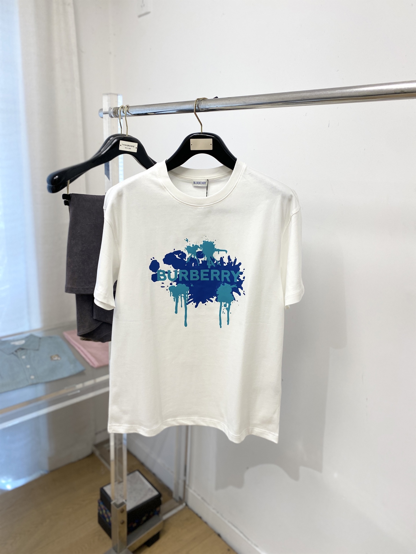 巴宝莉、2026新品短袖T恤，帅气时尚，胸前顶级印花图案字母logo，简约百搭款。面料棉 不仅挺括，保持