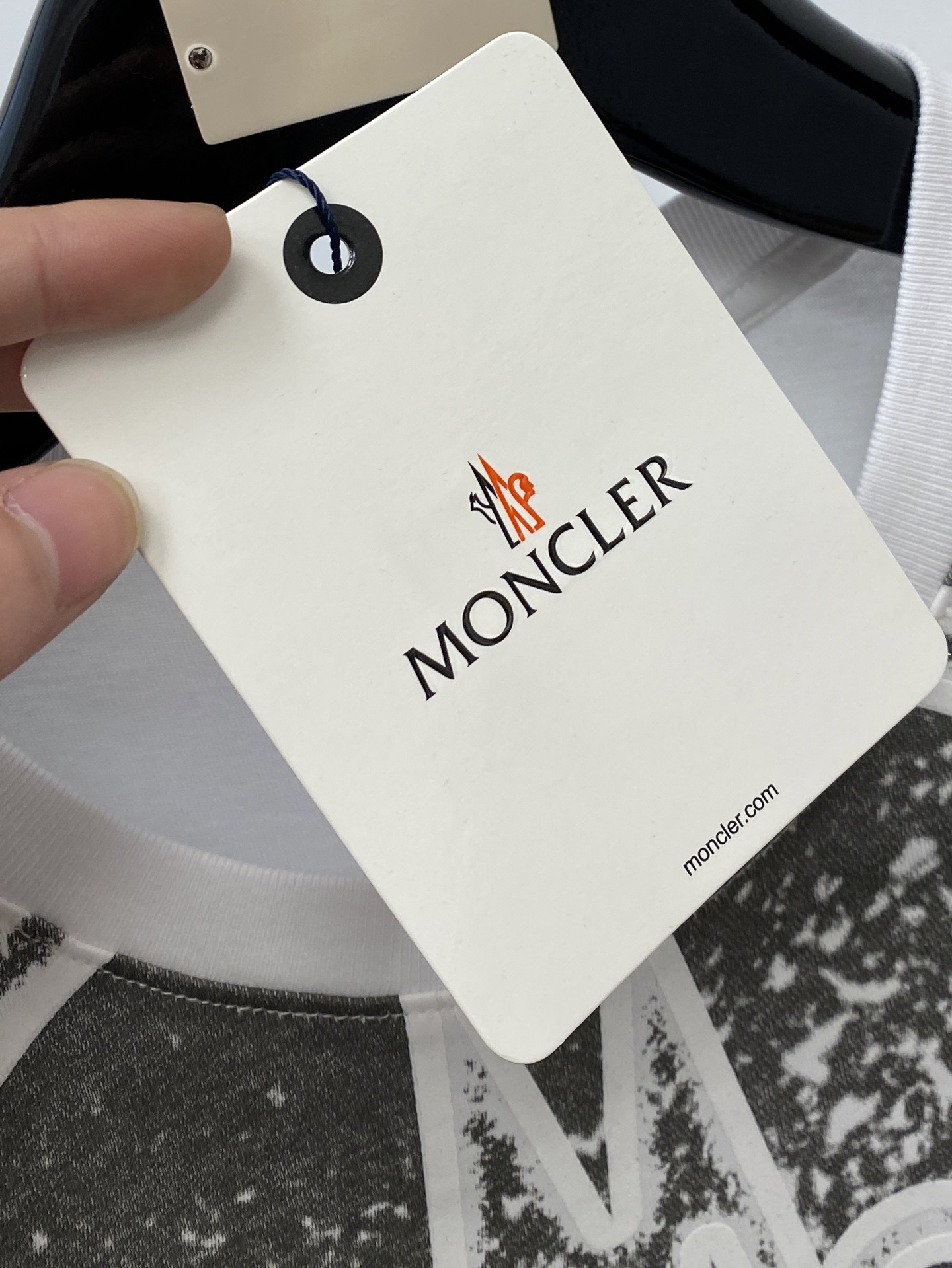 蒙口、2026新品短袖T恤，帅气时尚，胸前顶级印胶图案字母logo，简约百搭款。面料棉 不仅挺括，保持潮