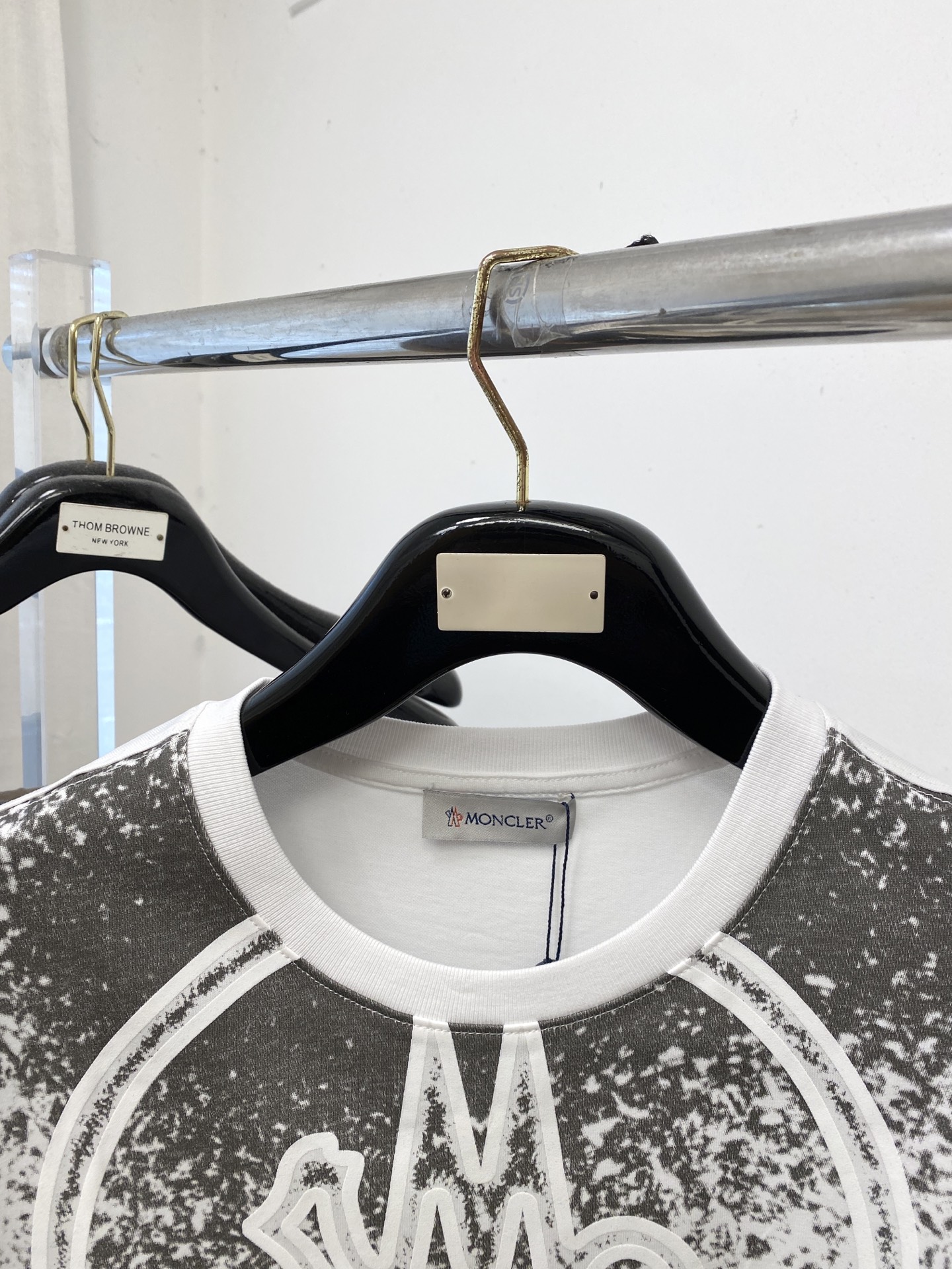 蒙口、2026新品短袖T恤，帅气时尚，胸前顶级印胶图案字母logo，简约百搭款。面料棉 不仅挺括，保持潮