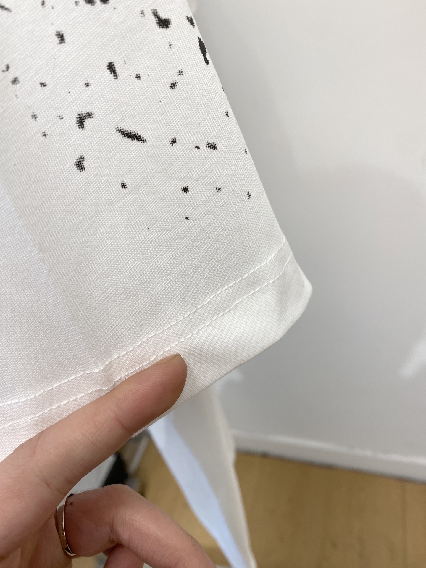 蒙口、2026新品短袖T恤，帅气时尚，胸前顶级印胶图案字母logo，简约百搭款。面料棉 不仅挺括，保持潮