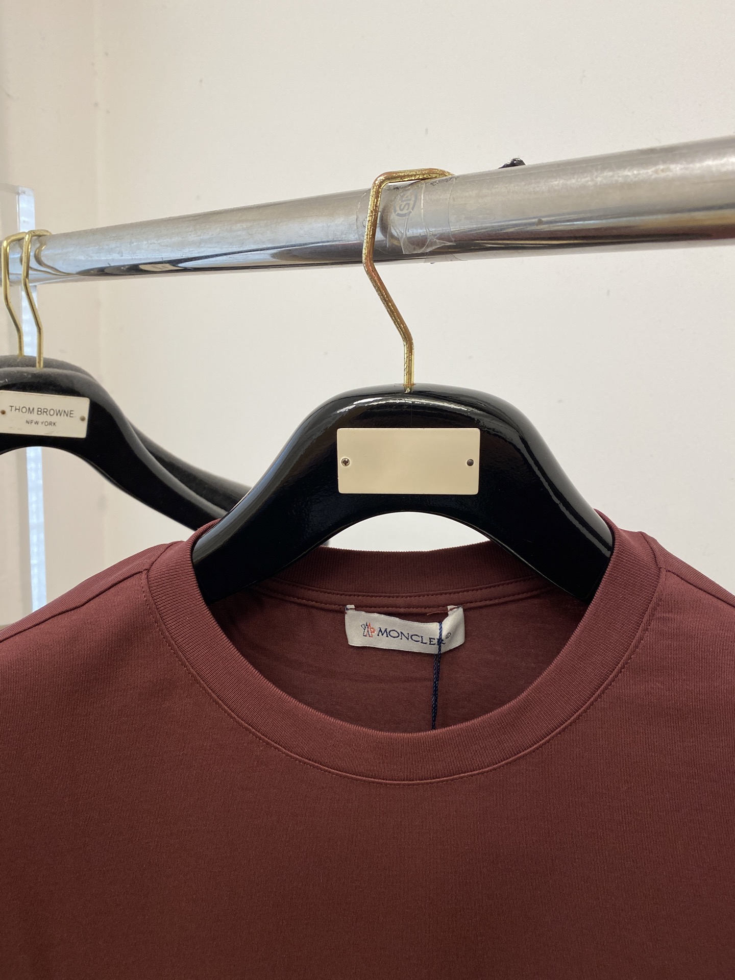 蒙口、2026新品短袖T恤，帅气时尚，胸前精致刺绣字母logo，简约百搭款。面料棉 不仅挺括，保持潮流的