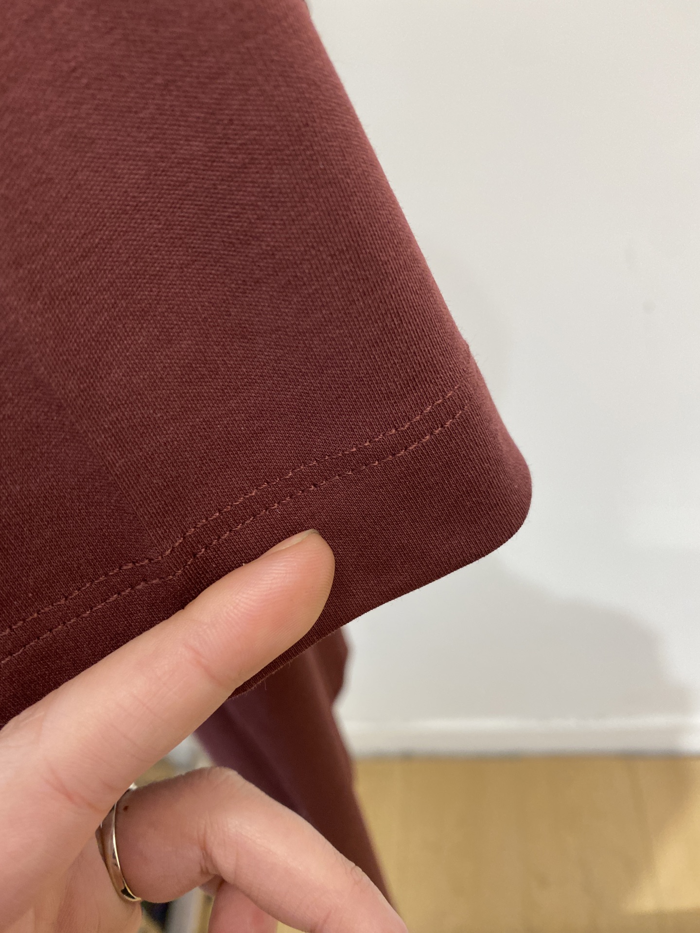 蒙口、2026新品短袖T恤，帅气时尚，胸前精致刺绣字母logo，简约百搭款。面料棉 不仅挺括，保持潮流的