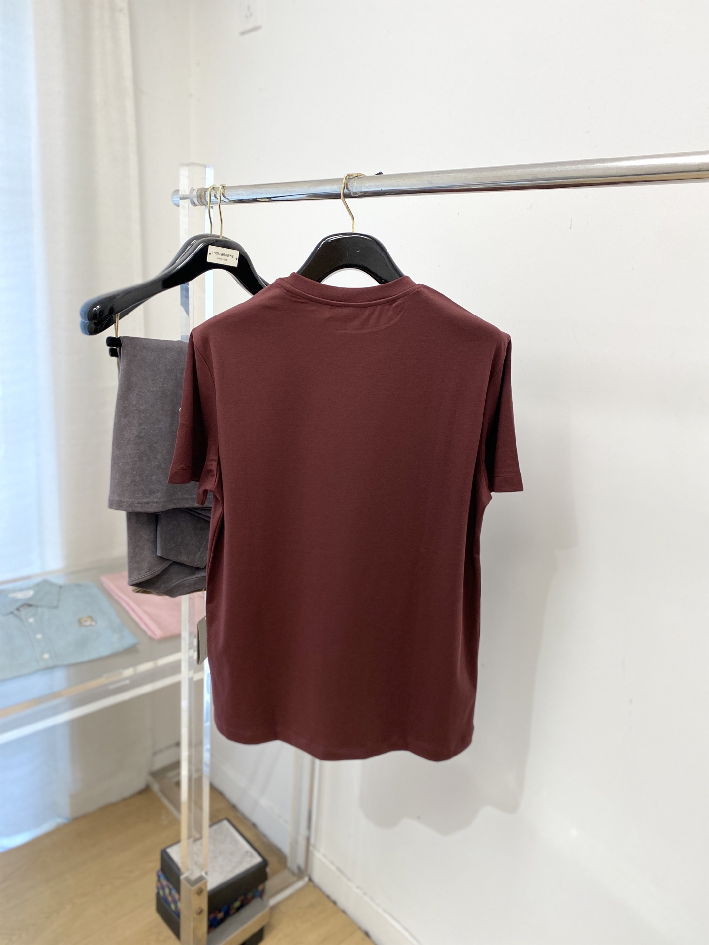 蒙口、2026新品短袖T恤，帅气时尚，胸前精致刺绣字母logo，简约百搭款。面料棉 不仅挺括，保持潮流的