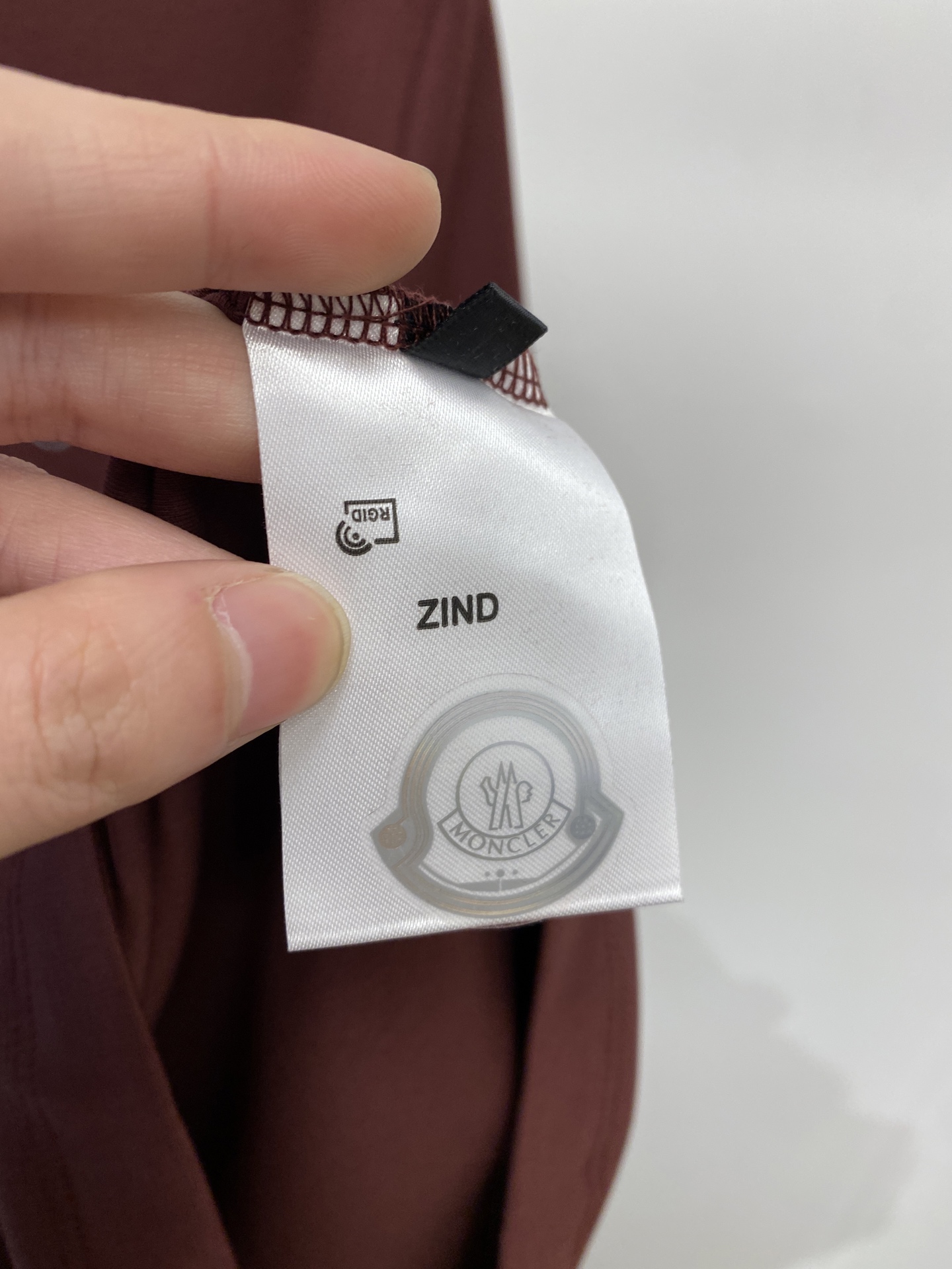 蒙口、2026新品短袖T恤，帅气时尚，胸前精致刺绣字母logo，简约百搭款。面料棉 不仅挺括，保持潮流的