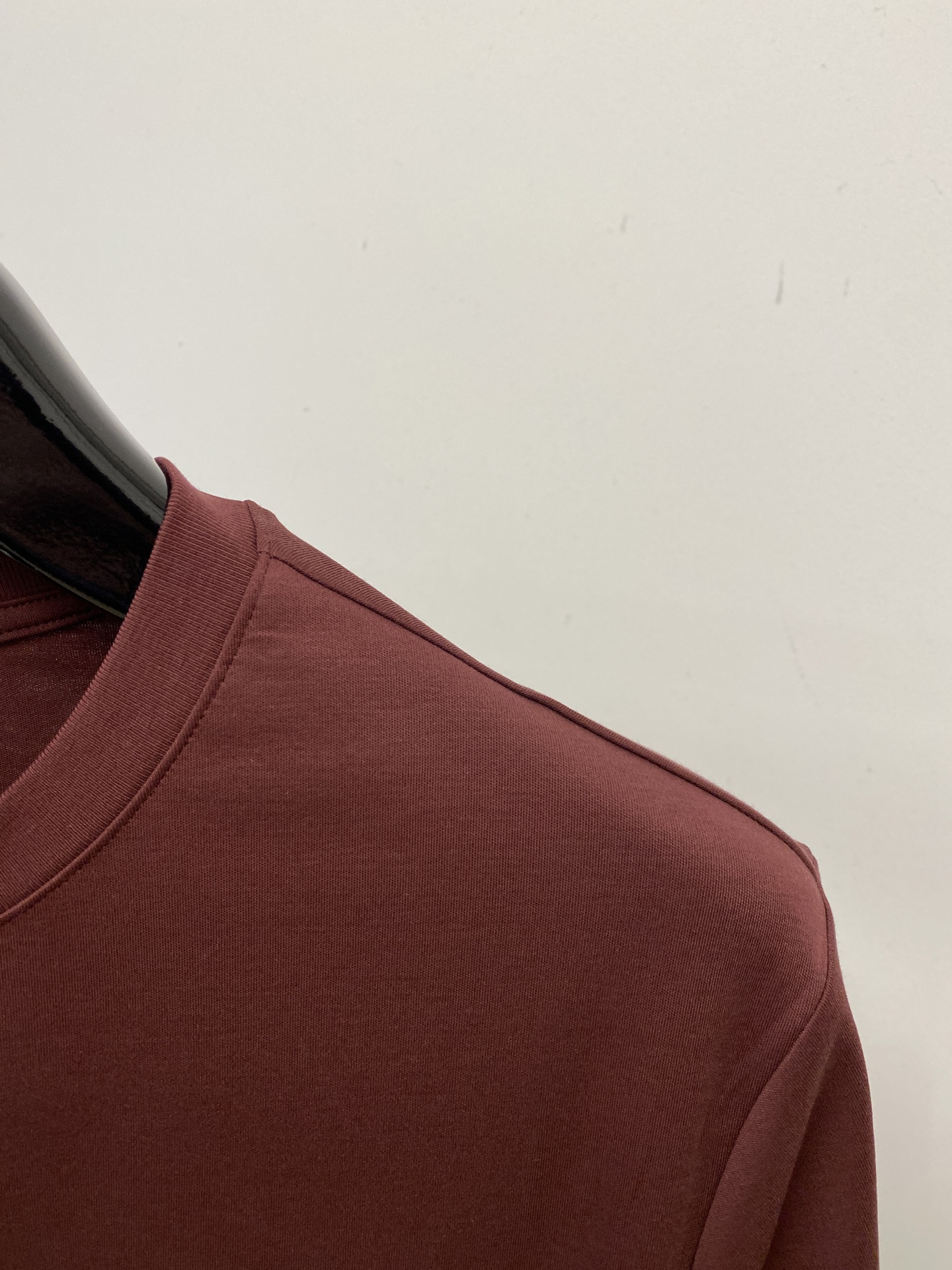 蒙口、2026新品短袖T恤，帅气时尚，胸前精致刺绣字母logo，简约百搭款。面料棉 不仅挺括，保持潮流的