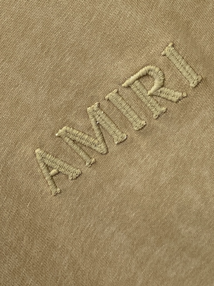 AMIRI、2026新品短袖T恤，帅气时尚，胸前精致刺绣字母logo，简约百搭款。面料棉 不仅挺括，保持