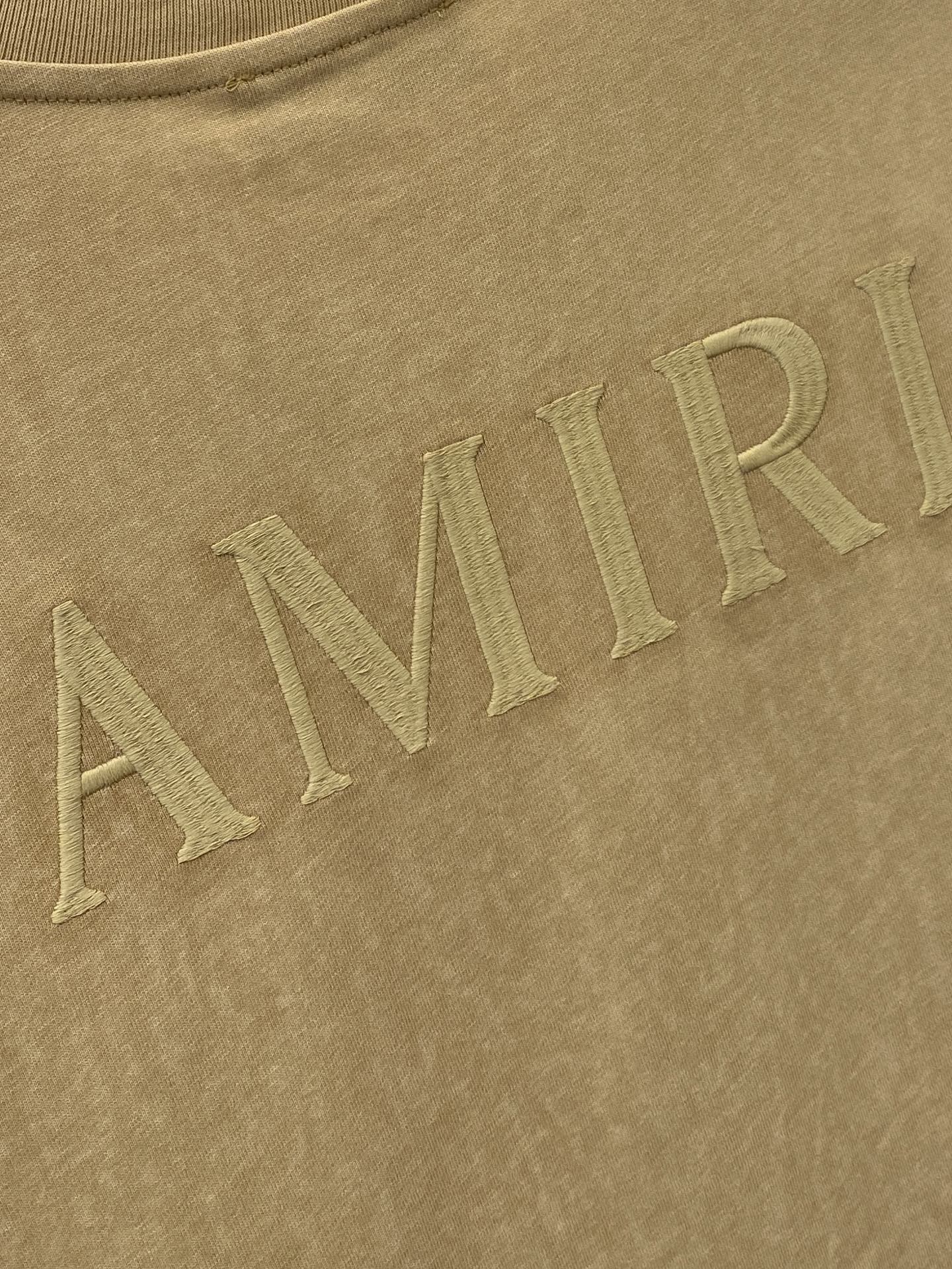 AMIRI、2026新品短袖T恤，帅气时尚，胸前精致刺绣字母logo，简约百搭款。面料棉 不仅挺括，保持
