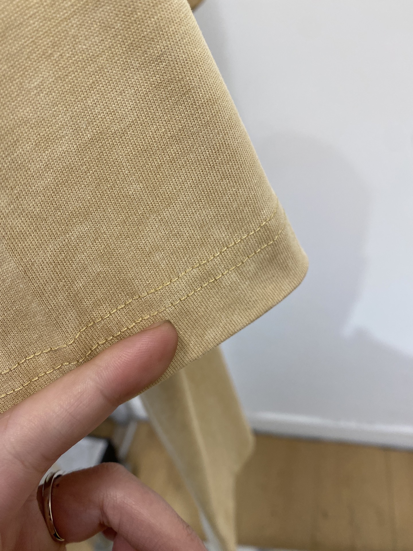 AMIRI、2026新品短袖T恤，帅气时尚，胸前精致刺绣字母logo，简约百搭款。面料棉 不仅挺括，保持