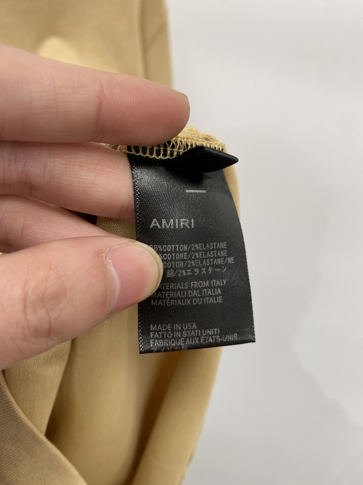 AMIRI、2026新品短袖T恤，帅气时尚，胸前精致刺绣字母logo，简约百搭款。面料棉 不仅挺括，保持
