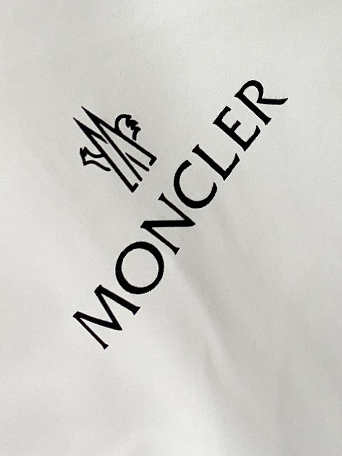 蒙口、2026新品夹克外套，时尚帅气，简约百搭款，袖口刺绣装饰图案logo，定制原版面料，不仅挺括，保持