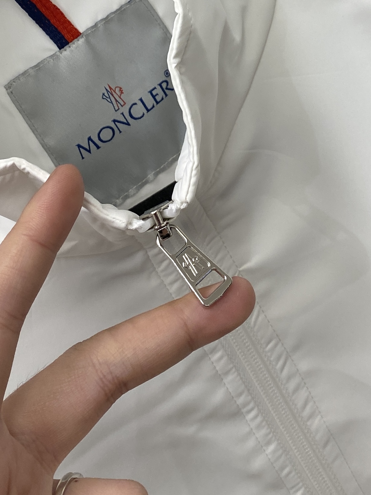 蒙口、2026新品夹克外套，时尚帅气，简约百搭款，袖口刺绣装饰图案logo，定制原版面料，不仅挺括，保持