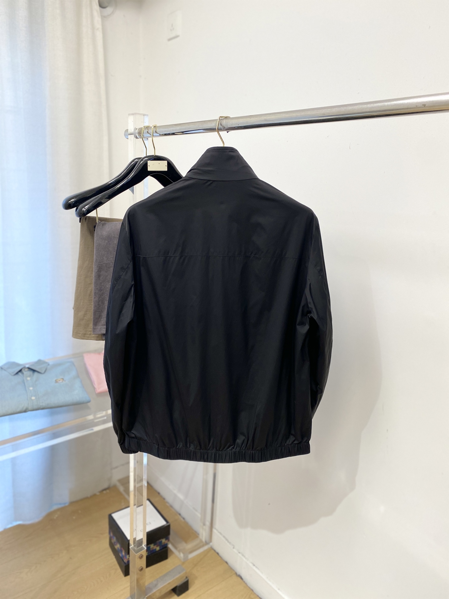 普拉达、2026新品双面穿夹克外套，时尚帅气，简约百搭款，胸前刺绣装饰字母logo，定制原版面料，不仅挺