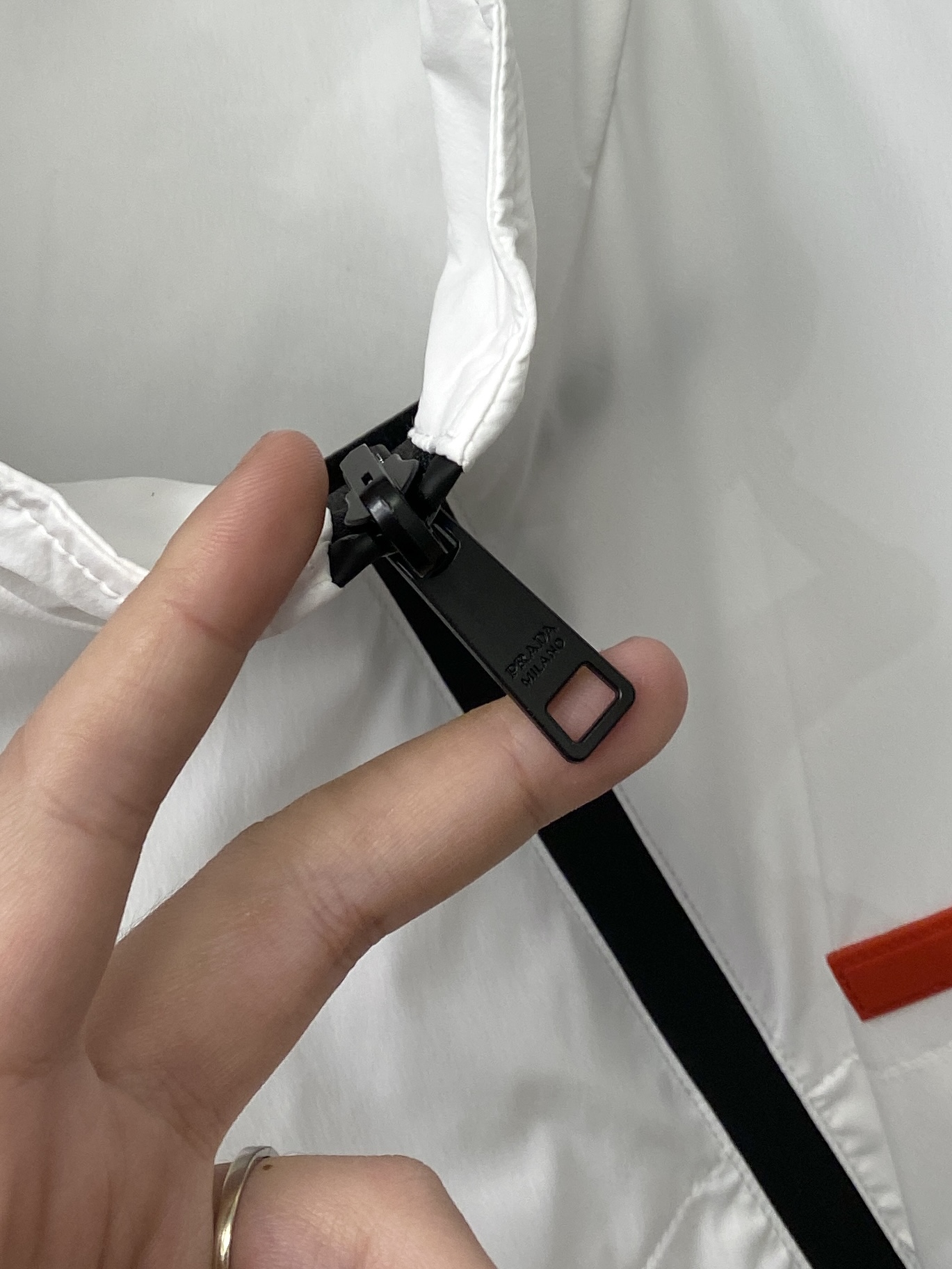 普拉达、2026新品双面穿夹克外套，时尚帅气，简约百搭款，胸前刺绣装饰字母logo，定制原版面料，不仅挺