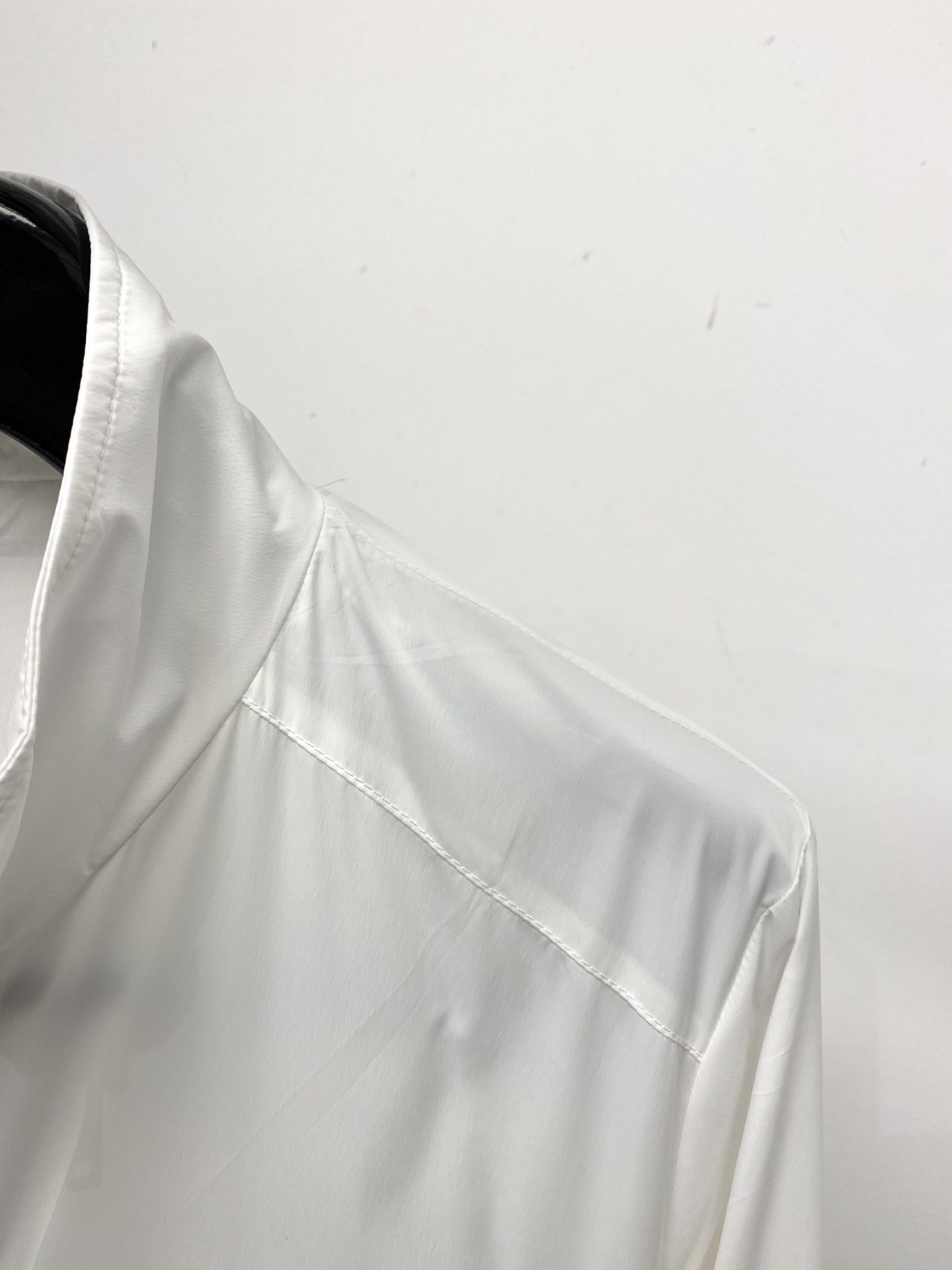 普拉达、2026新品双面穿夹克外套，时尚帅气，简约百搭款，胸前刺绣装饰字母logo，定制原版面料，不仅挺