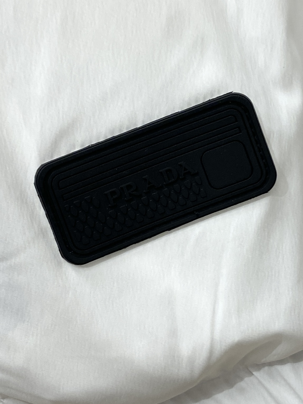 普拉达、2026新品双面穿夹克外套，时尚帅气，简约百搭款，胸前刺绣装饰字母logo，定制原版面料，不仅挺