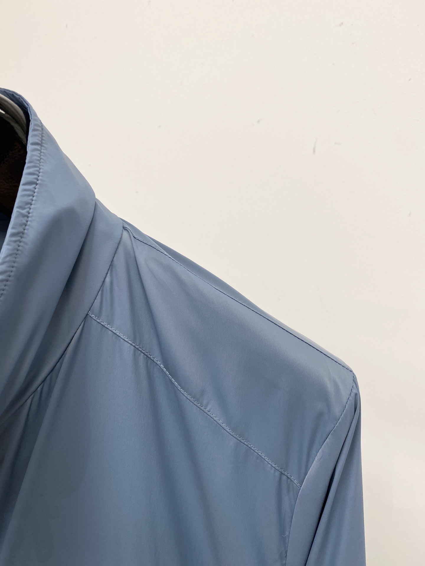 普拉达、2026新品双面穿夹克外套，时尚帅气，简约百搭款，胸前刺绣装饰字母logo，定制原版面料，不仅挺