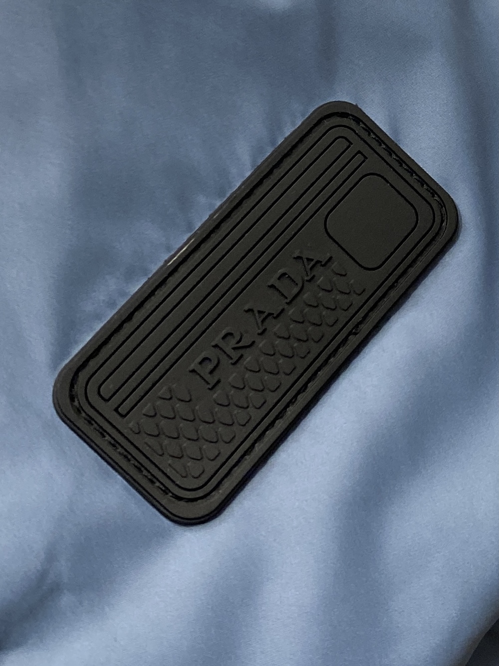 普拉达、2026新品双面穿夹克外套，时尚帅气，简约百搭款，胸前刺绣装饰字母logo，定制原版面料，不仅挺