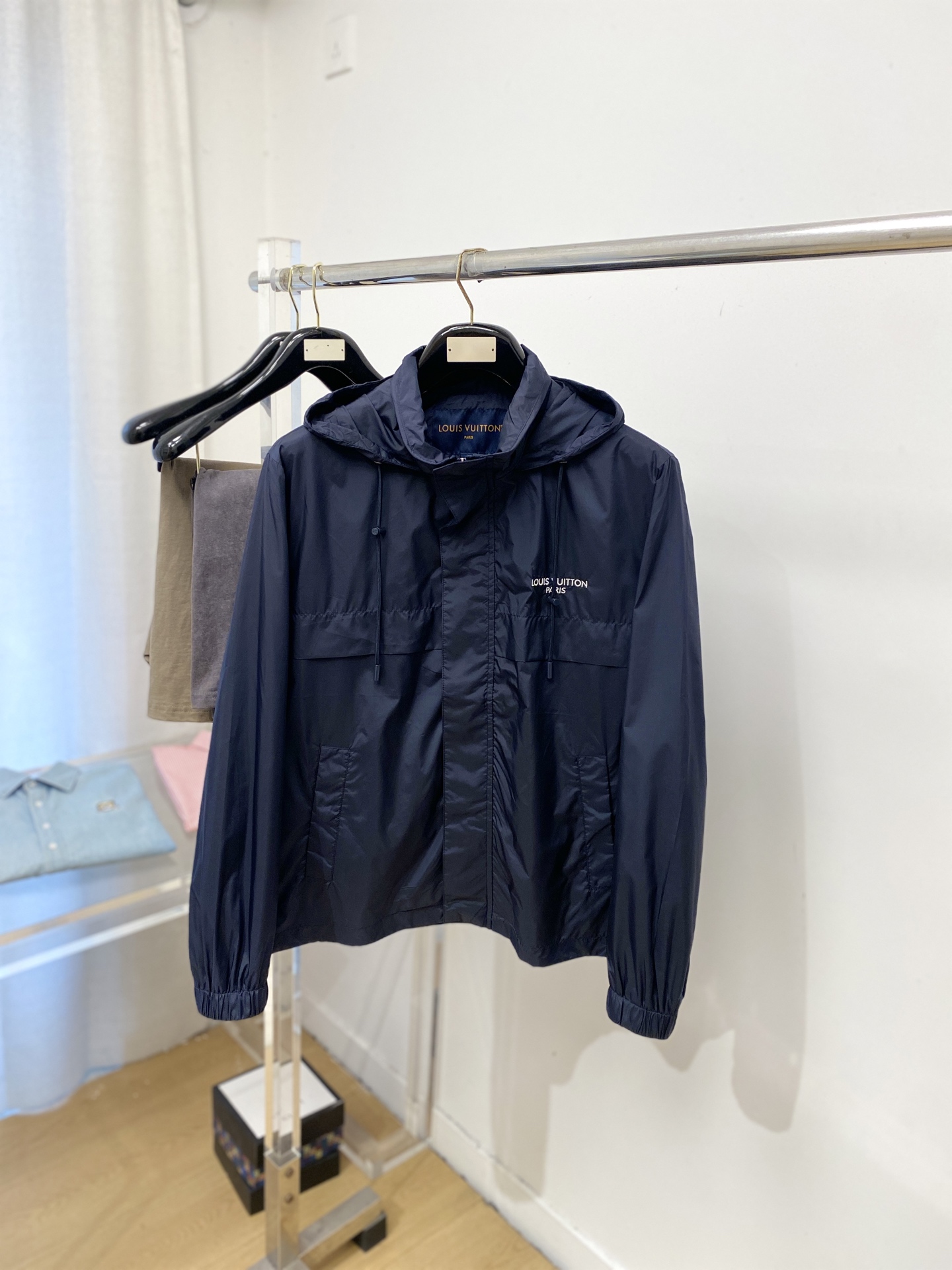 路易威登、2026新品夹克外套，时尚帅气，简约百搭款，胸前精致刺绣字母logo，定制原版面料，不仅挺括，