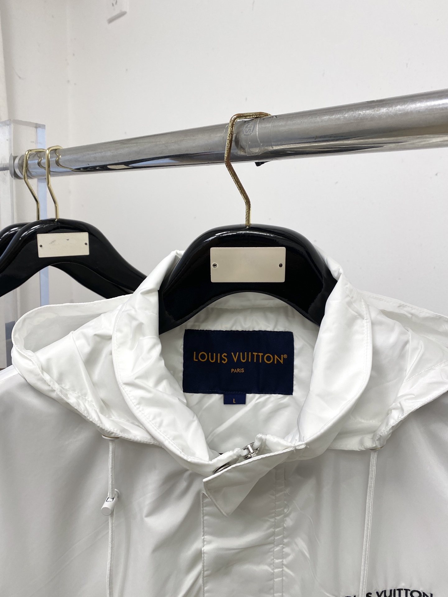 路易威登、2026新品夹克外套，时尚帅气，简约百搭款，胸前精致刺绣字母logo，定制原版面料，不仅挺括，