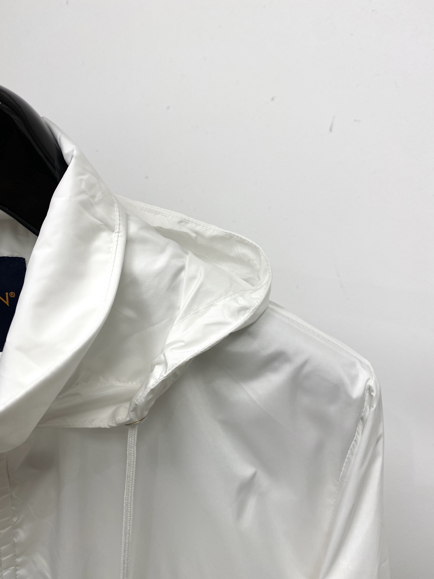 路易威登、2026新品夹克外套，时尚帅气，简约百搭款，胸前精致刺绣字母logo，定制原版面料，不仅挺括，