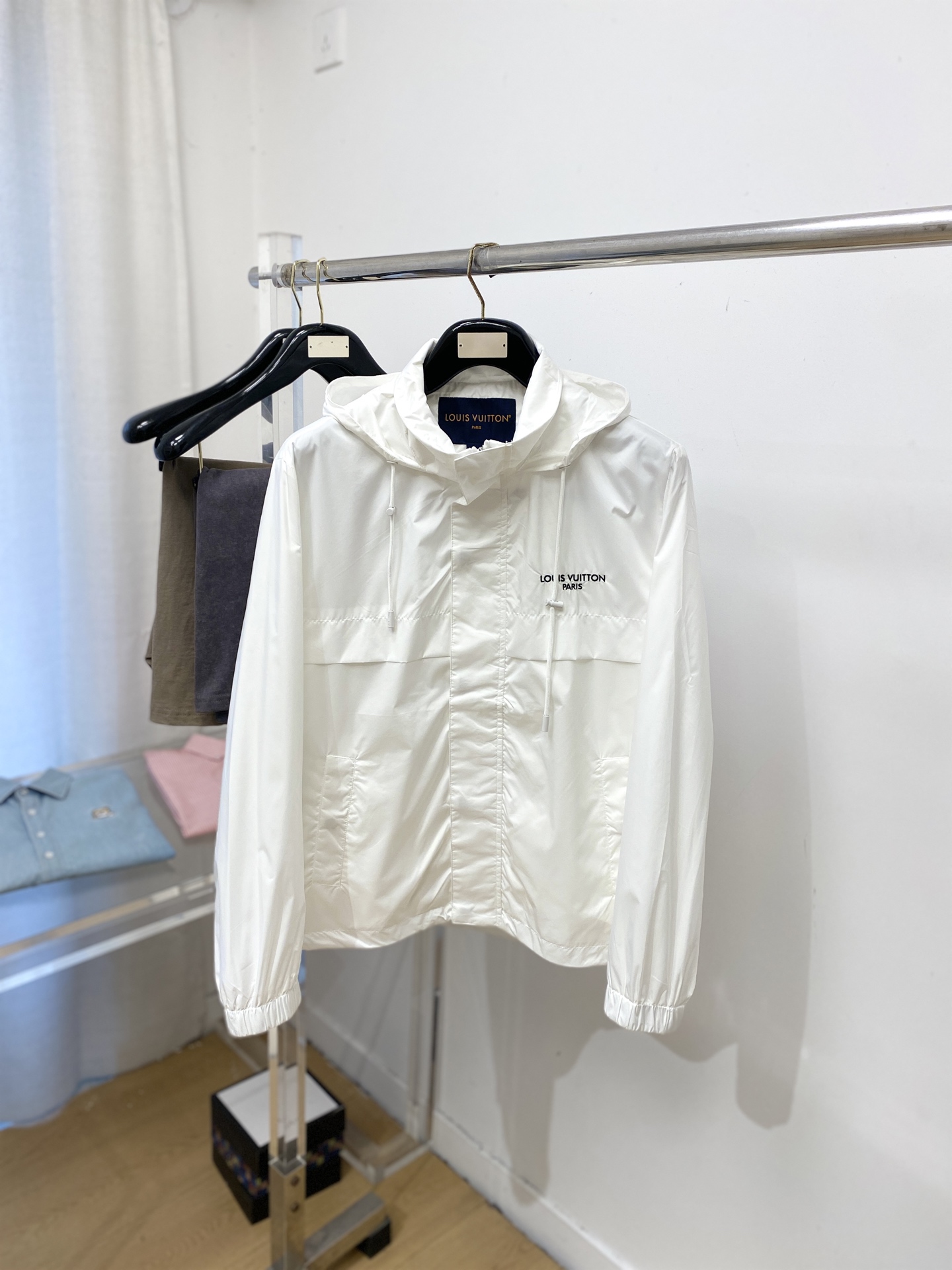 路易威登、2026新品夹克外套，时尚帅气，简约百搭款，胸前精致刺绣字母logo，定制原版面料，不仅挺括，