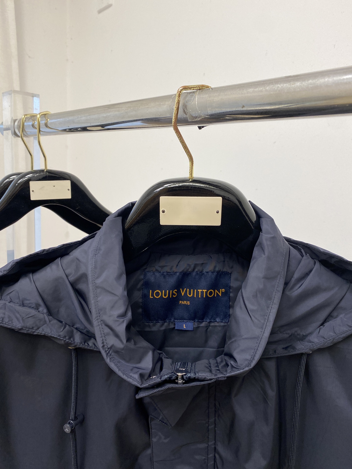 路易威登、2026新品夹克外套，时尚帅气，简约百搭款，胸前精致刺绣字母logo，定制原版面料，不仅挺括，