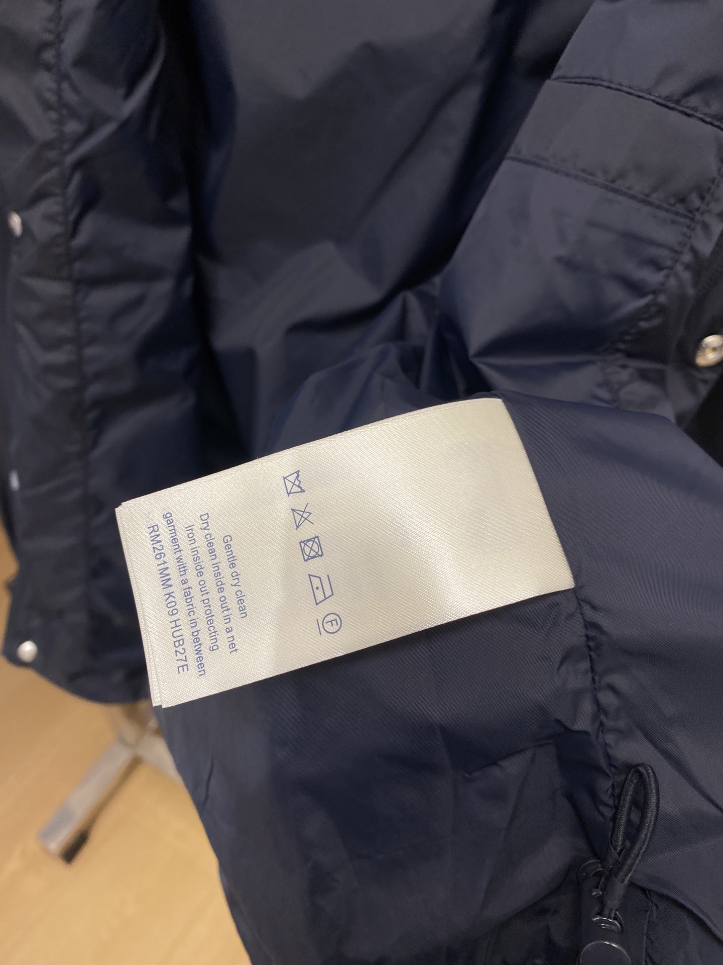 路易威登、2026新品夹克外套，时尚帅气，简约百搭款，胸前精致刺绣字母logo，定制原版面料，不仅挺括，