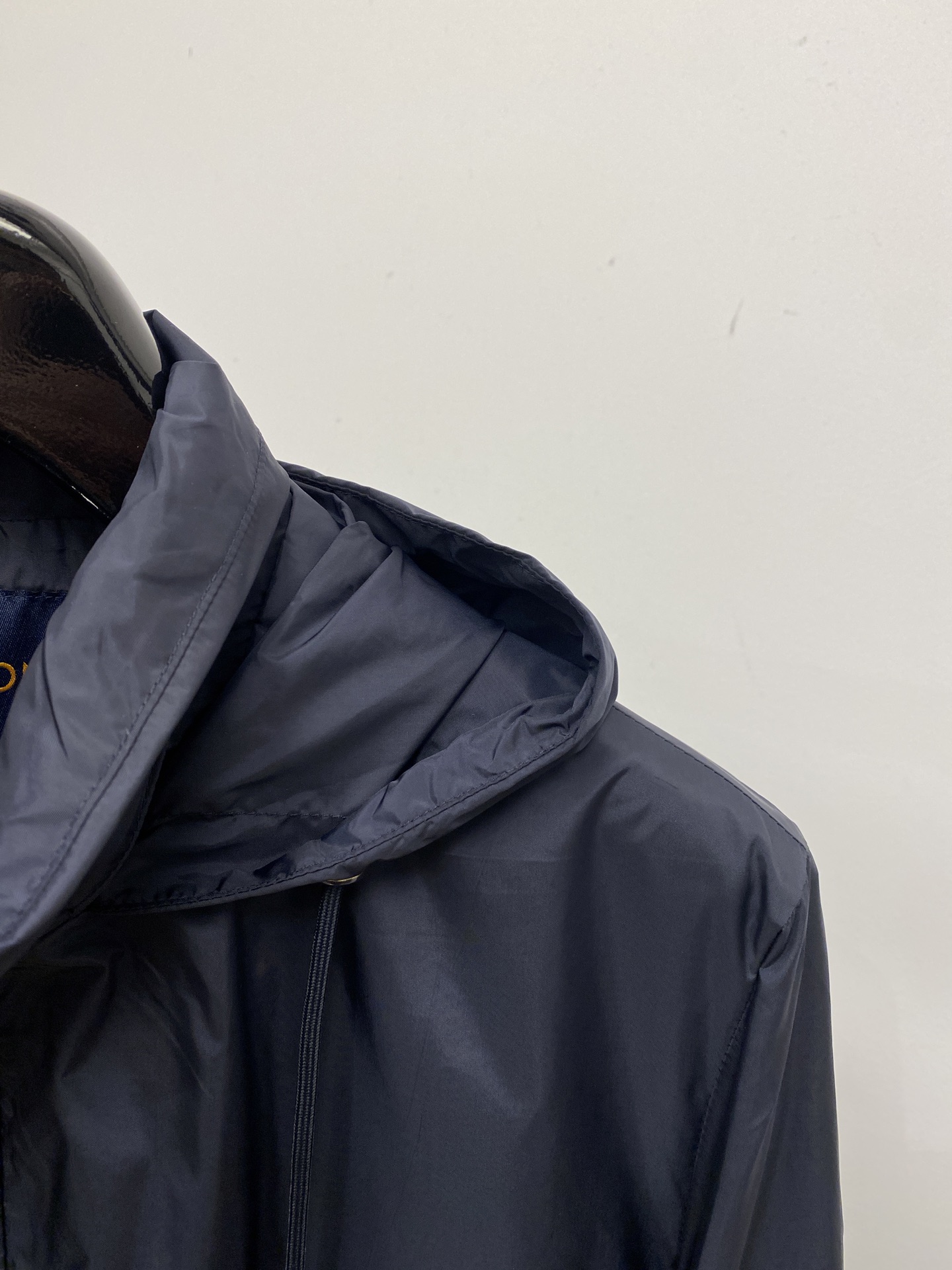 路易威登、2026新品夹克外套，时尚帅气，简约百搭款，胸前精致刺绣字母logo，定制原版面料，不仅挺括，