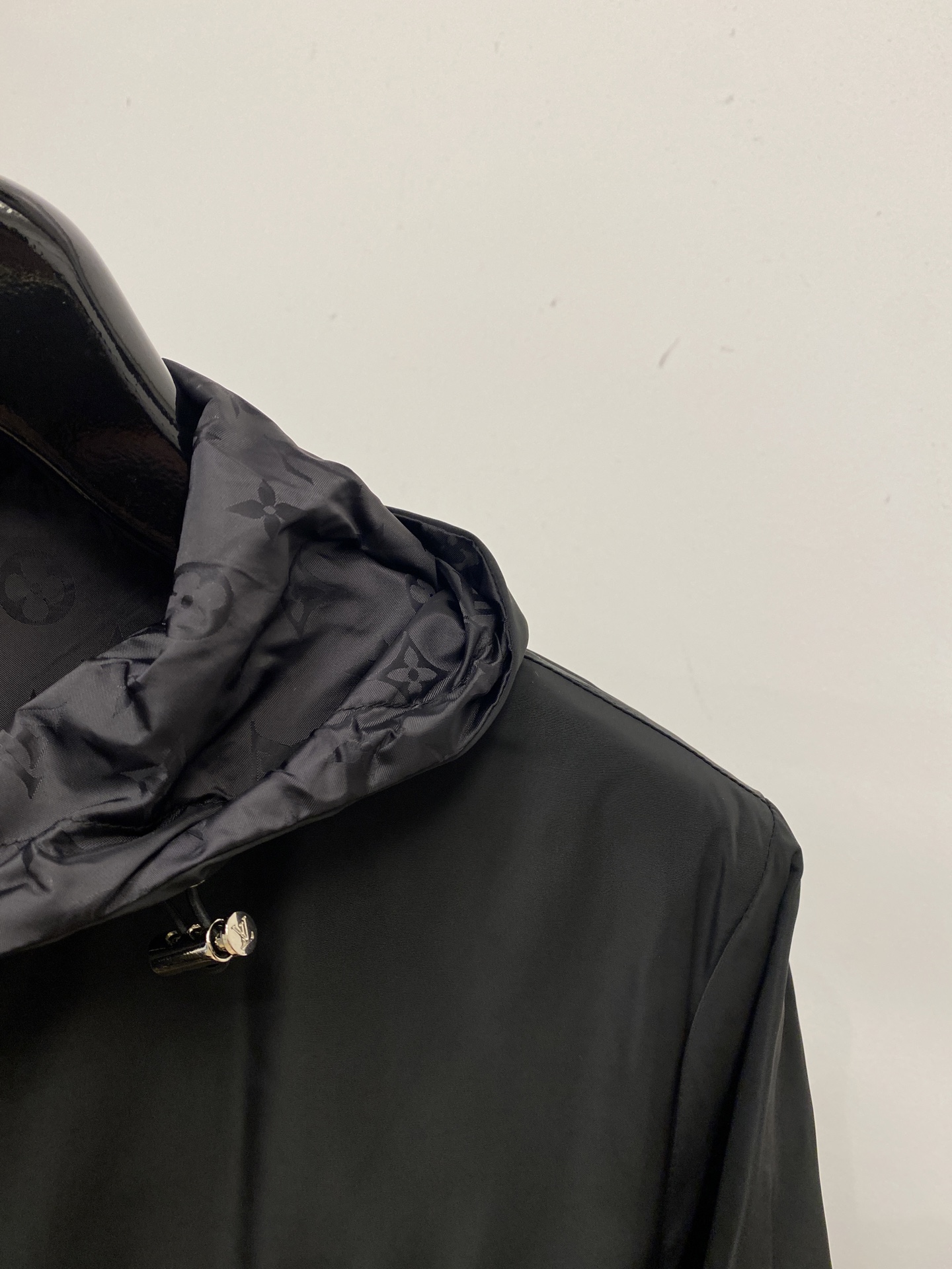 路易威登、2026新品双面穿夹克外套，时尚帅气，简约百搭款，胸前精致刺绣字母logo，定制原版面料，不仅