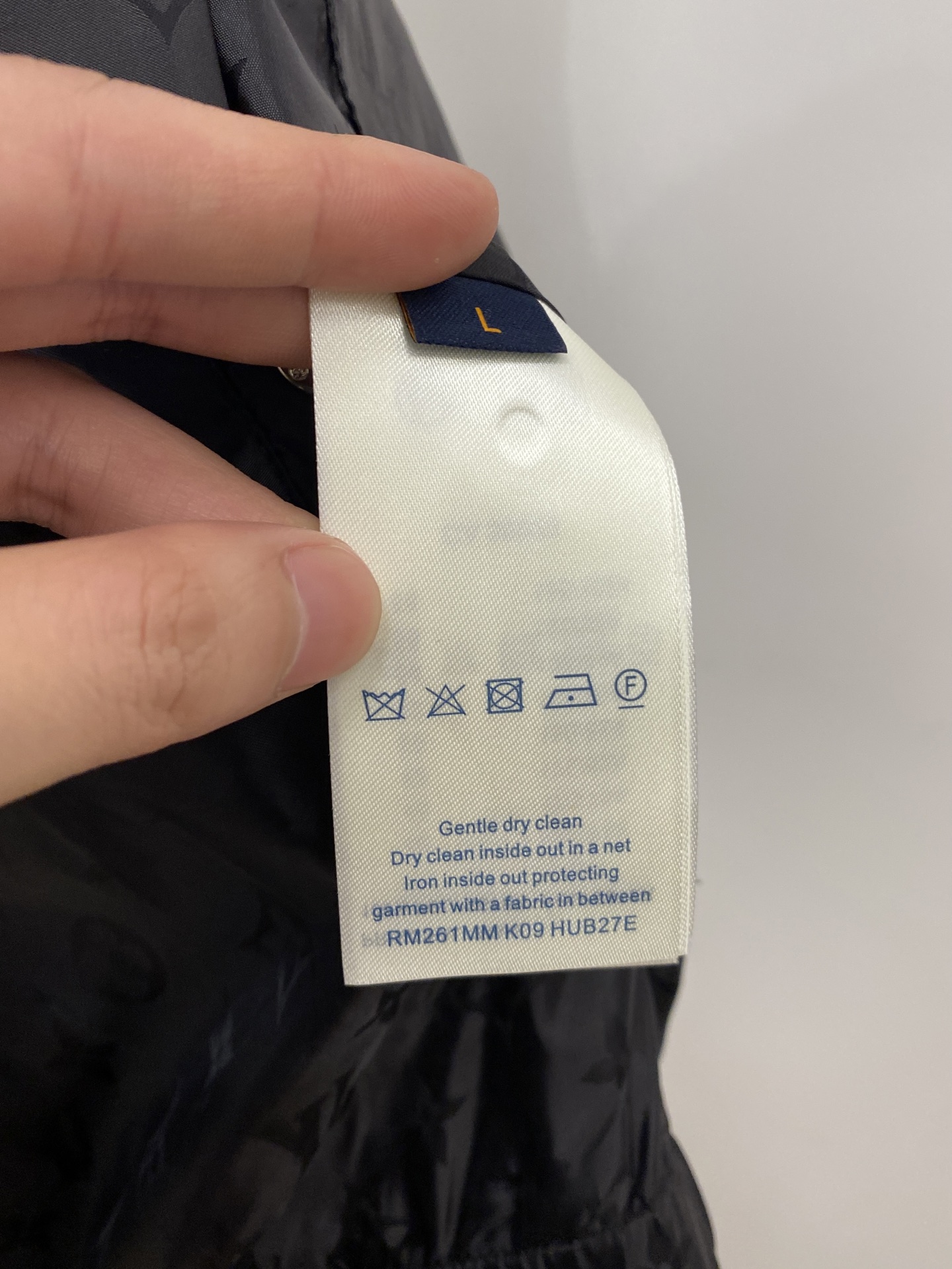 路易威登、2026新品双面穿夹克外套，时尚帅气，简约百搭款，胸前精致刺绣字母logo，定制原版面料，不仅