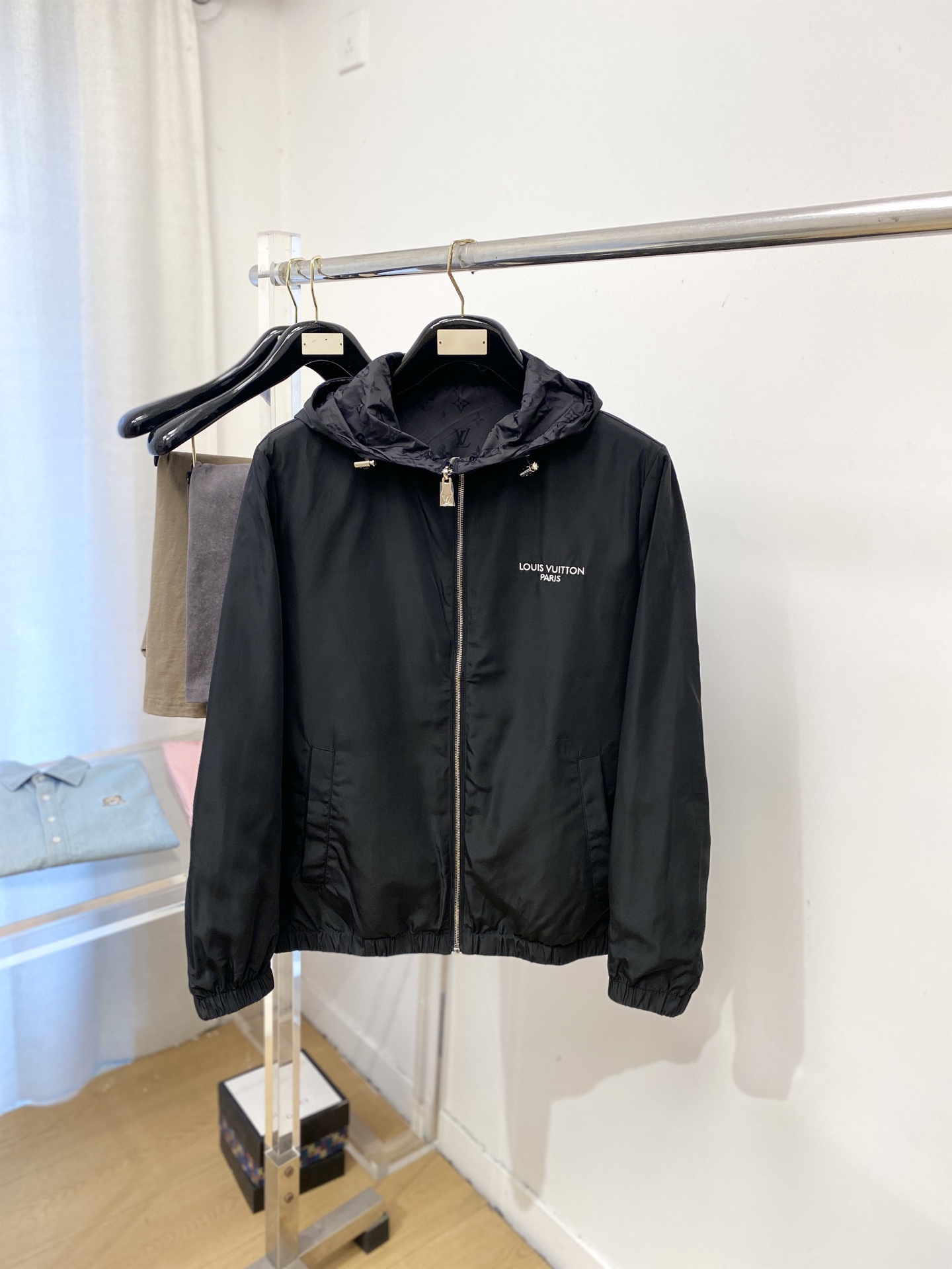 路易威登、2026新品双面穿夹克外套，时尚帅气，简约百搭款，胸前精致刺绣字母logo，定制原版面料，不仅