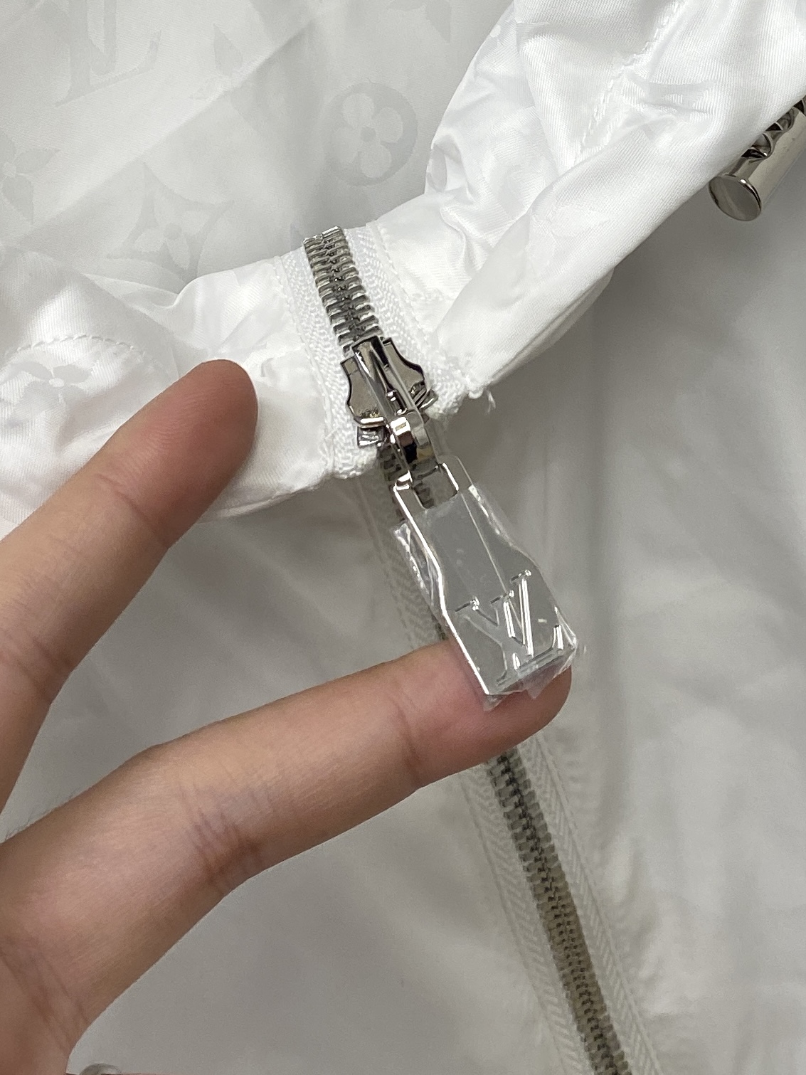 路易威登、2026新品双面穿夹克外套，时尚帅气，简约百搭款，胸前精致刺绣字母logo，定制原版面料，不仅