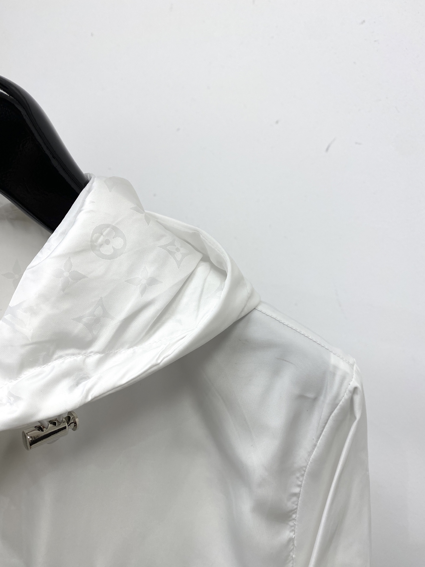 路易威登、2026新品双面穿夹克外套，时尚帅气，简约百搭款，胸前精致刺绣字母logo，定制原版面料，不仅