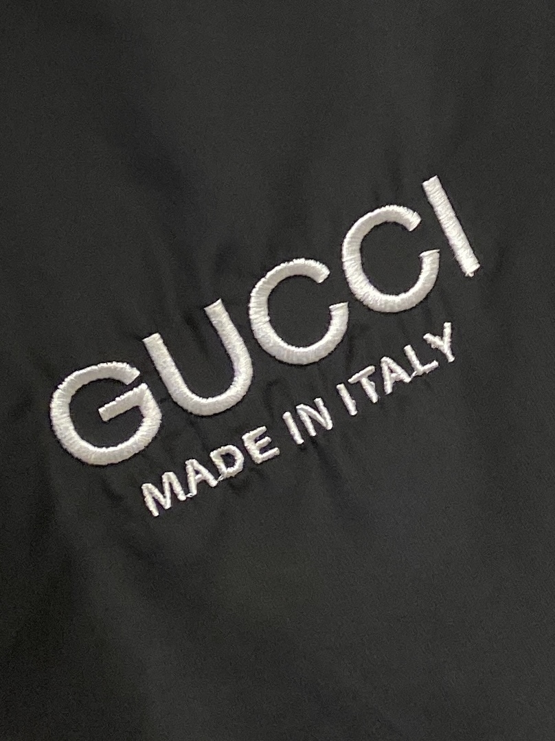 古奇、2026新品双面穿夹克外套，时尚帅气，简约百搭款，胸前精致刺绣字母logo，定制原版面料，不仅挺括