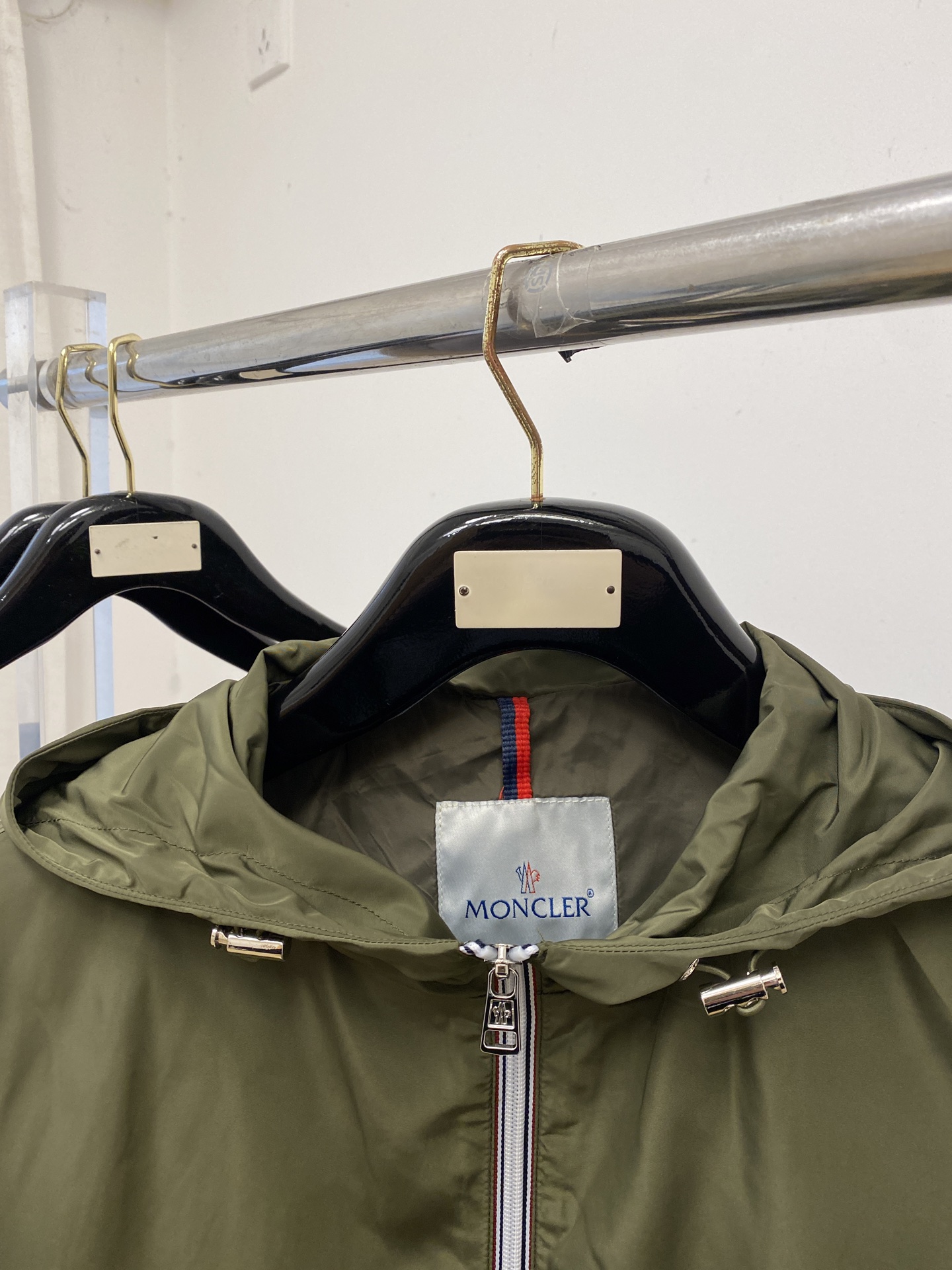 蒙口、2026新品夹克外套，时尚帅气，简约百搭款，袖口刺绣装饰图案logo，定制原版面料，不仅挺括，保持