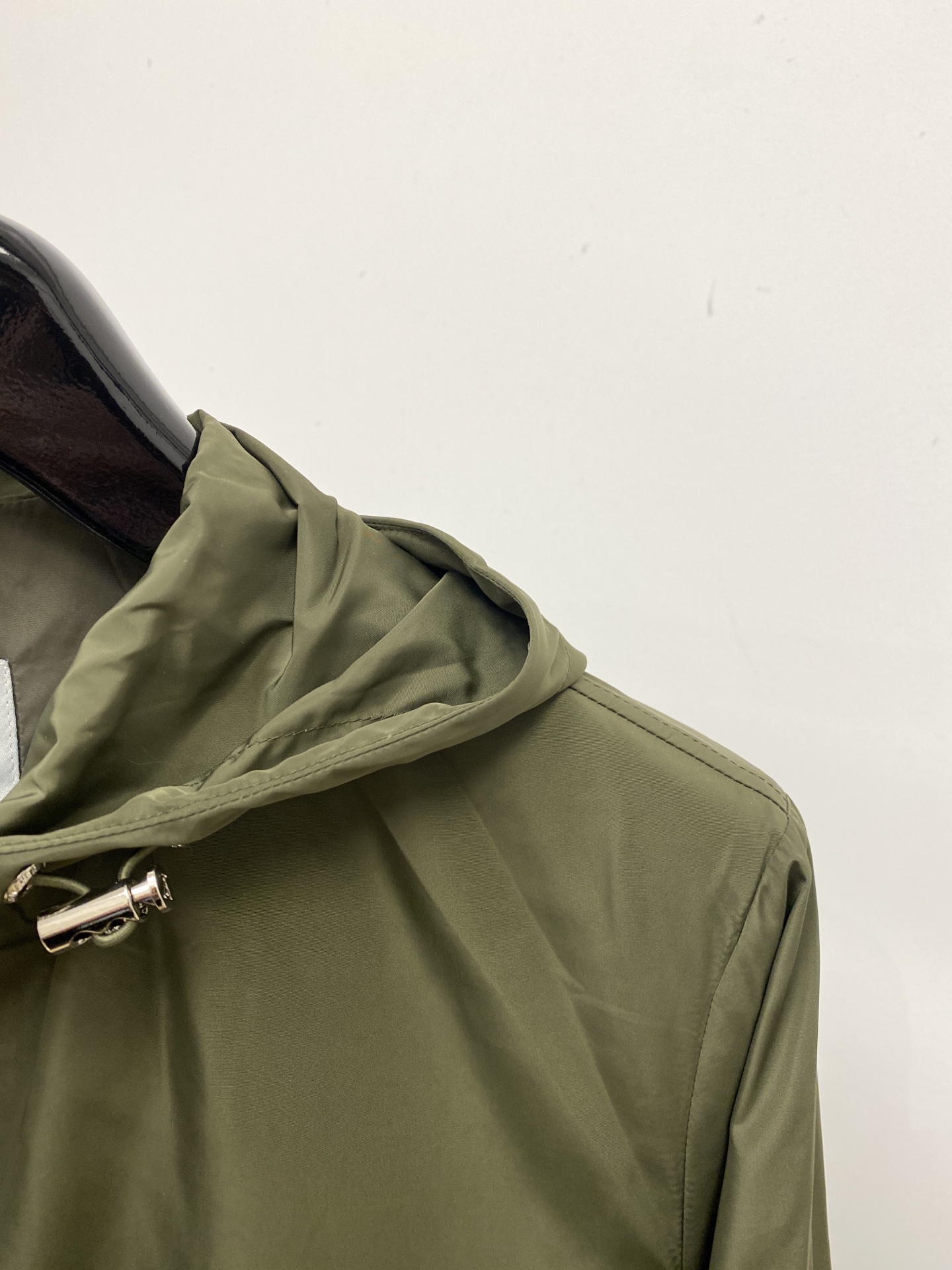 蒙口、2026新品夹克外套，时尚帅气，简约百搭款，袖口刺绣装饰图案logo，定制原版面料，不仅挺括，保持