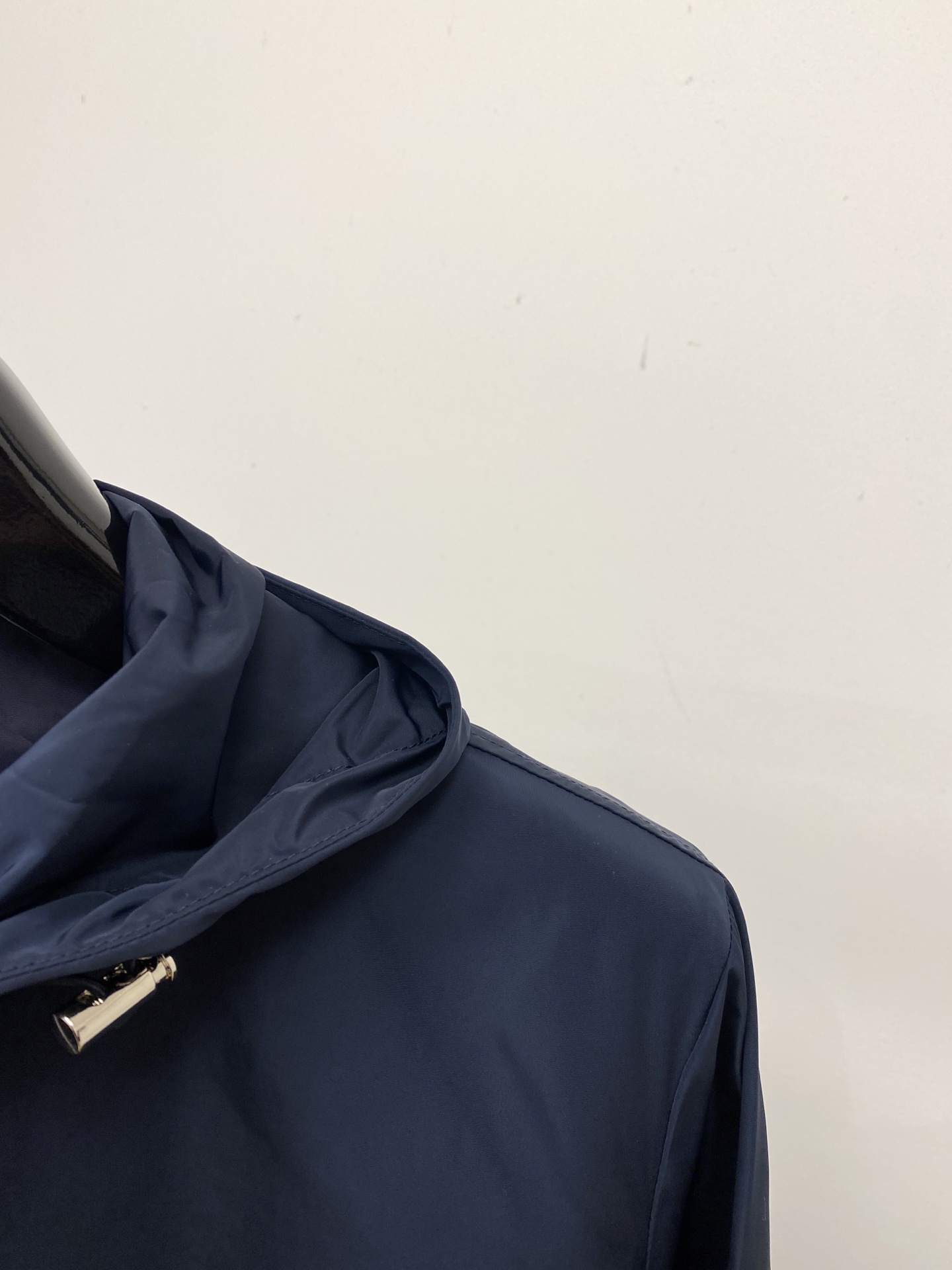 蒙口、2026新品夹克外套，时尚帅气，简约百搭款，袖口刺绣装饰图案logo，定制原版面料，不仅挺括，保持