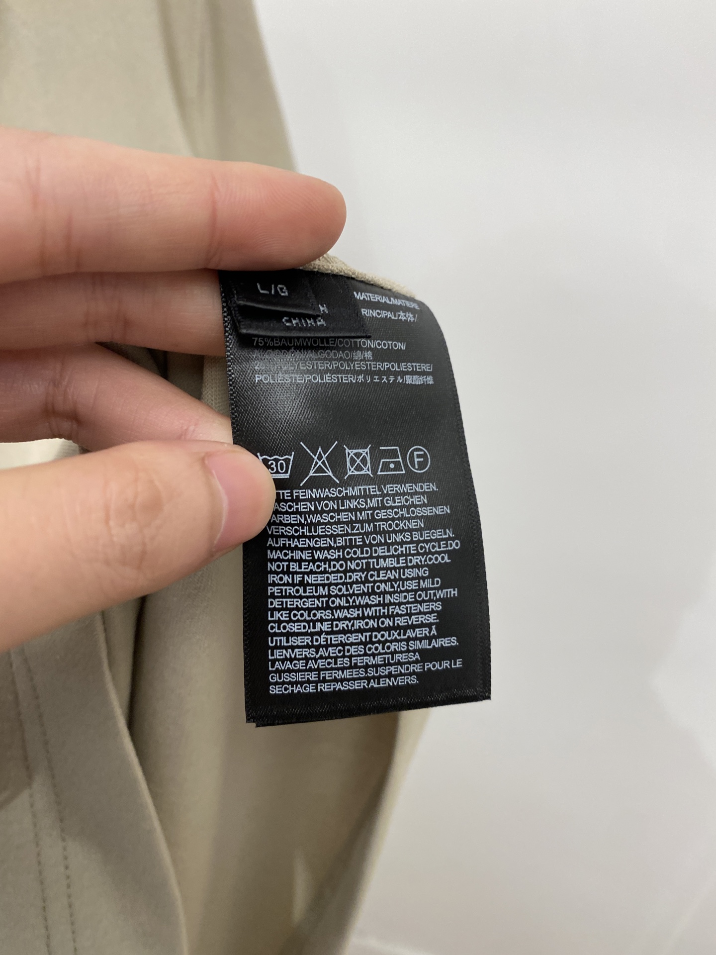 ￼ Y-3、2026新品短袖T恤，帅气时尚，胸前顶级印花字母logo，简约百搭款。面料棉 不仅挺括，保持