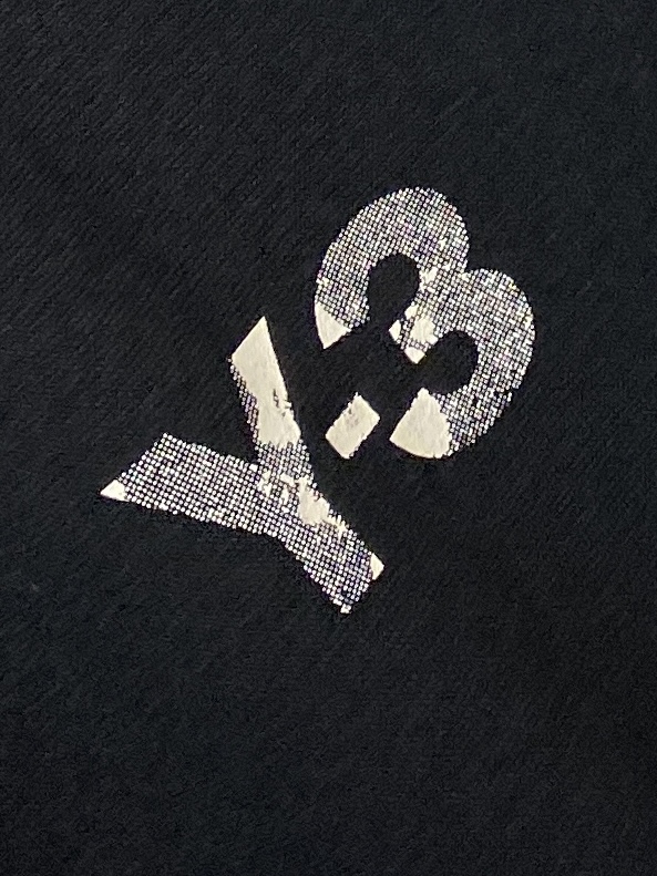 Y-3、2026新品短袖T恤，帅气时尚，胸前顶级印花字母logo，简约百搭款。面料棉 不仅挺括，保持潮流