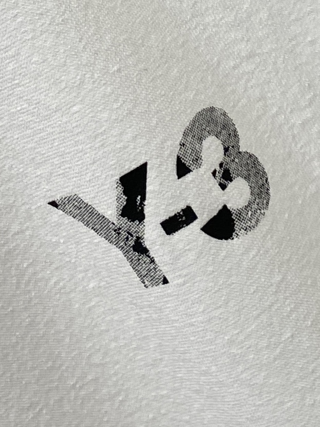 Y-3、2026新品短袖T恤，帅气时尚，胸前顶级印花字母logo，简约百搭款。面料棉 不仅挺括，保持潮流