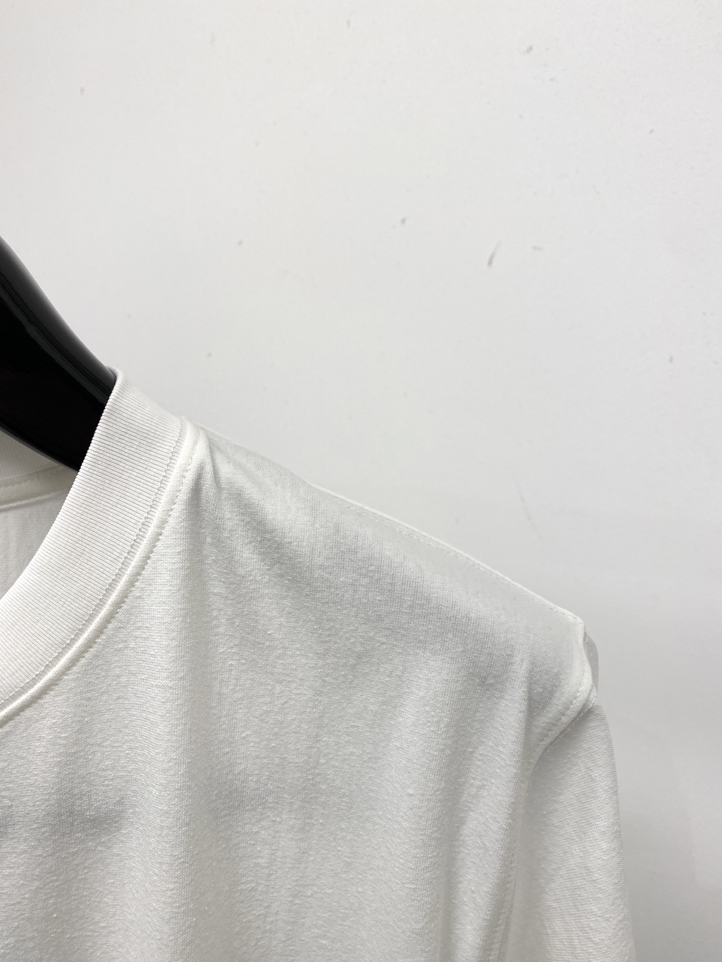 Y-3、2026新品短袖T恤，帅气时尚，胸前顶级印花字母logo，简约百搭款。面料棉 不仅挺括，保持潮流