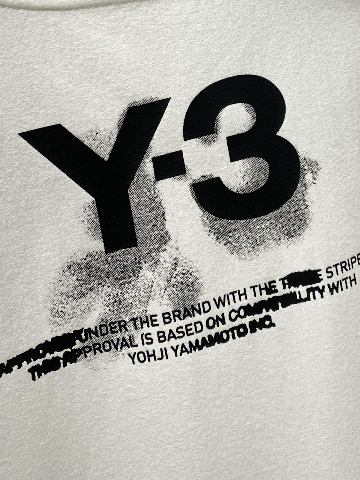 Y-3、2026新品短袖T恤，帅气时尚，胸前顶级印花字母logo，简约百搭款。面料棉 不仅挺括，保持潮流