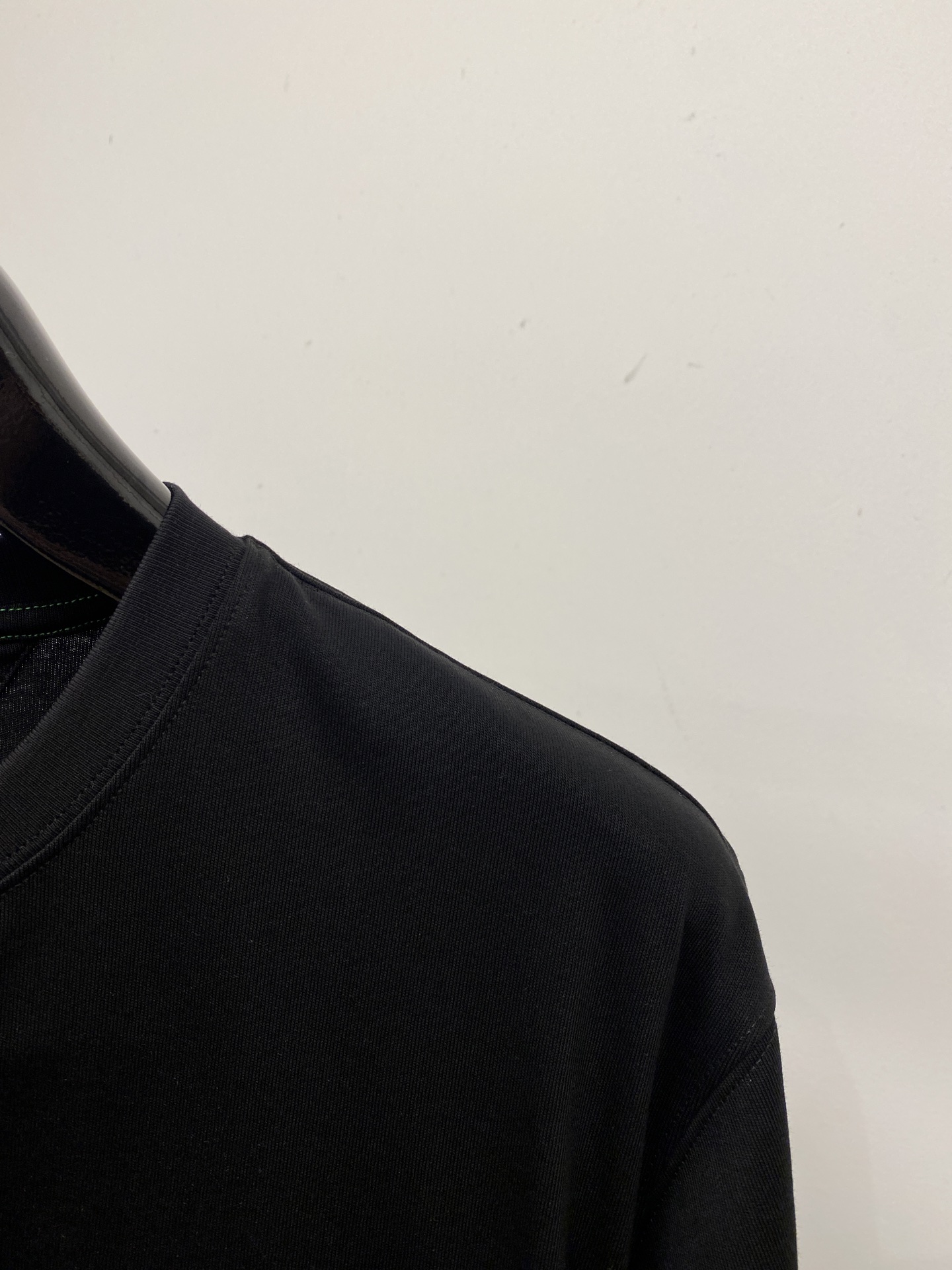 BV、2026新品短袖T恤，帅气时尚，胸前刺绣装饰口袋logo，简约百搭款。面料棉 不仅挺括，保持潮流的