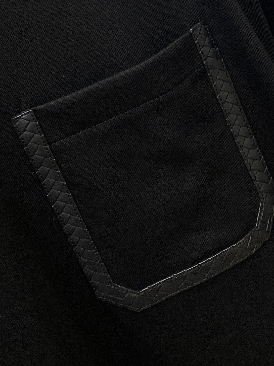 BV、2026新品短袖T恤，帅气时尚，胸前刺绣装饰口袋logo，简约百搭款。面料棉 不仅挺括，保持潮流的