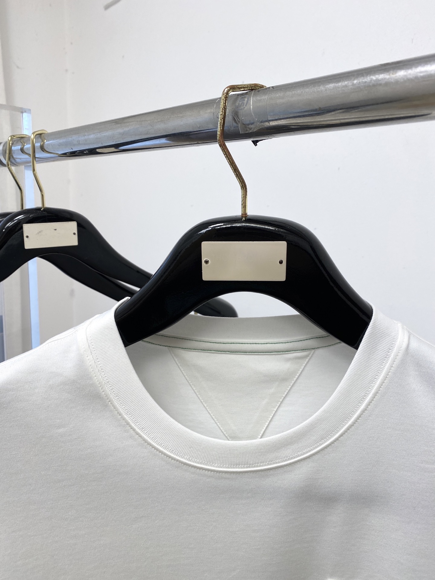 BV、2026新品短袖T恤，帅气时尚，胸前刺绣装饰口袋logo，简约百搭款。面料棉 不仅挺括，保持潮流的