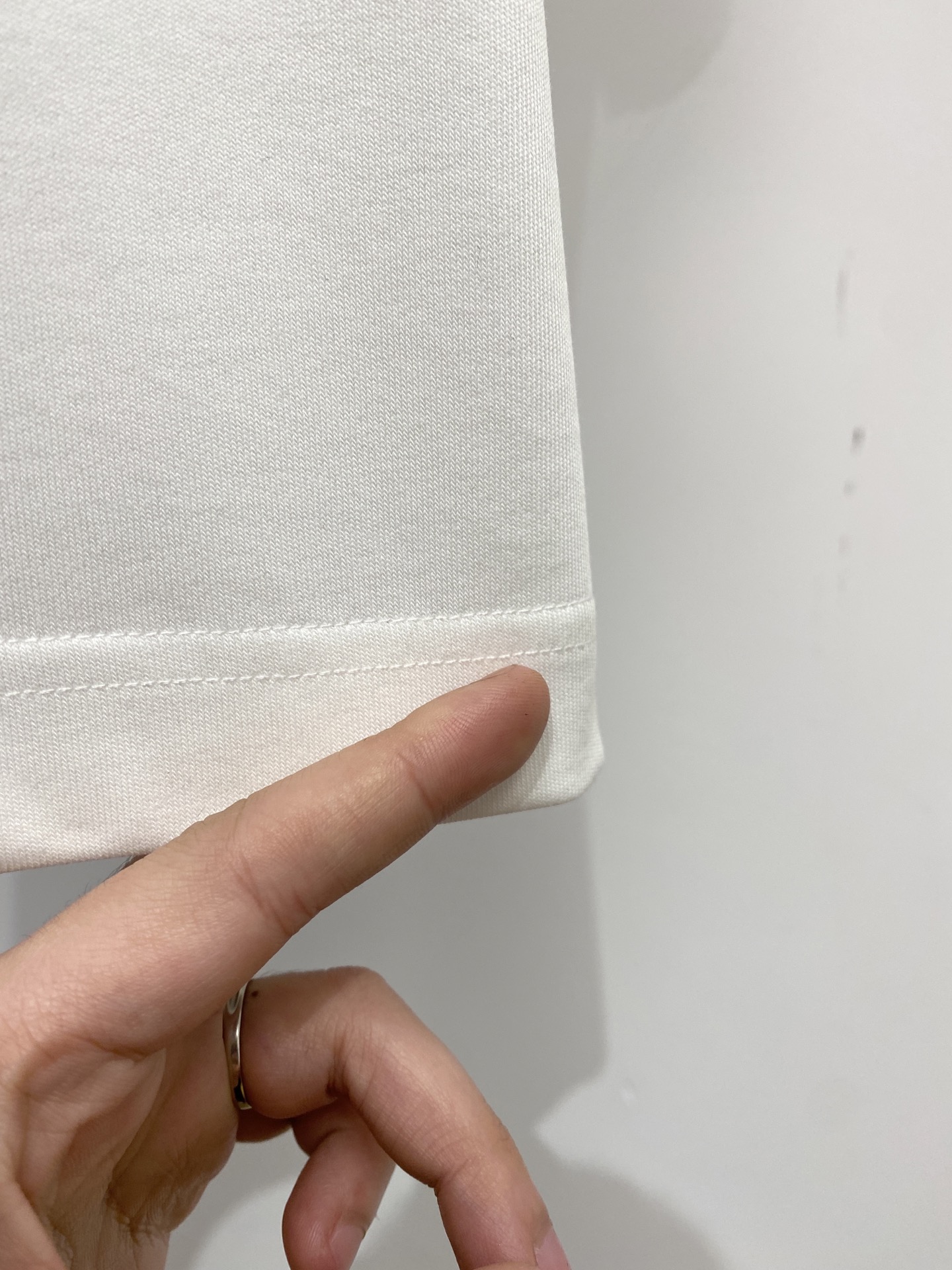 BV、2026新品短袖T恤，帅气时尚，胸前刺绣装饰口袋logo，简约百搭款。面料棉 不仅挺括，保持潮流的